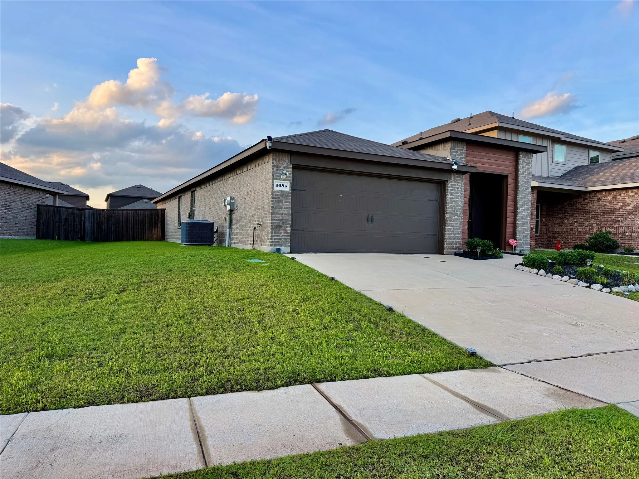 Single Family Residence For Sale in Kaufman County , 1085 Old Oaks Drive, Forney, Texas 75126, 3 Bedroom, 2 Bathroom, 2 Garage spaces, 1,492 Sqft, built in 2022, mls#21288260, Real Estate Agent in Forney, Homes For Sale in Kaufman county, Homes For Sale in Forney, Realtor in Forney Texas, Real Estate Brokerage Independent Realty Texas, Luminita Cordes Realtor