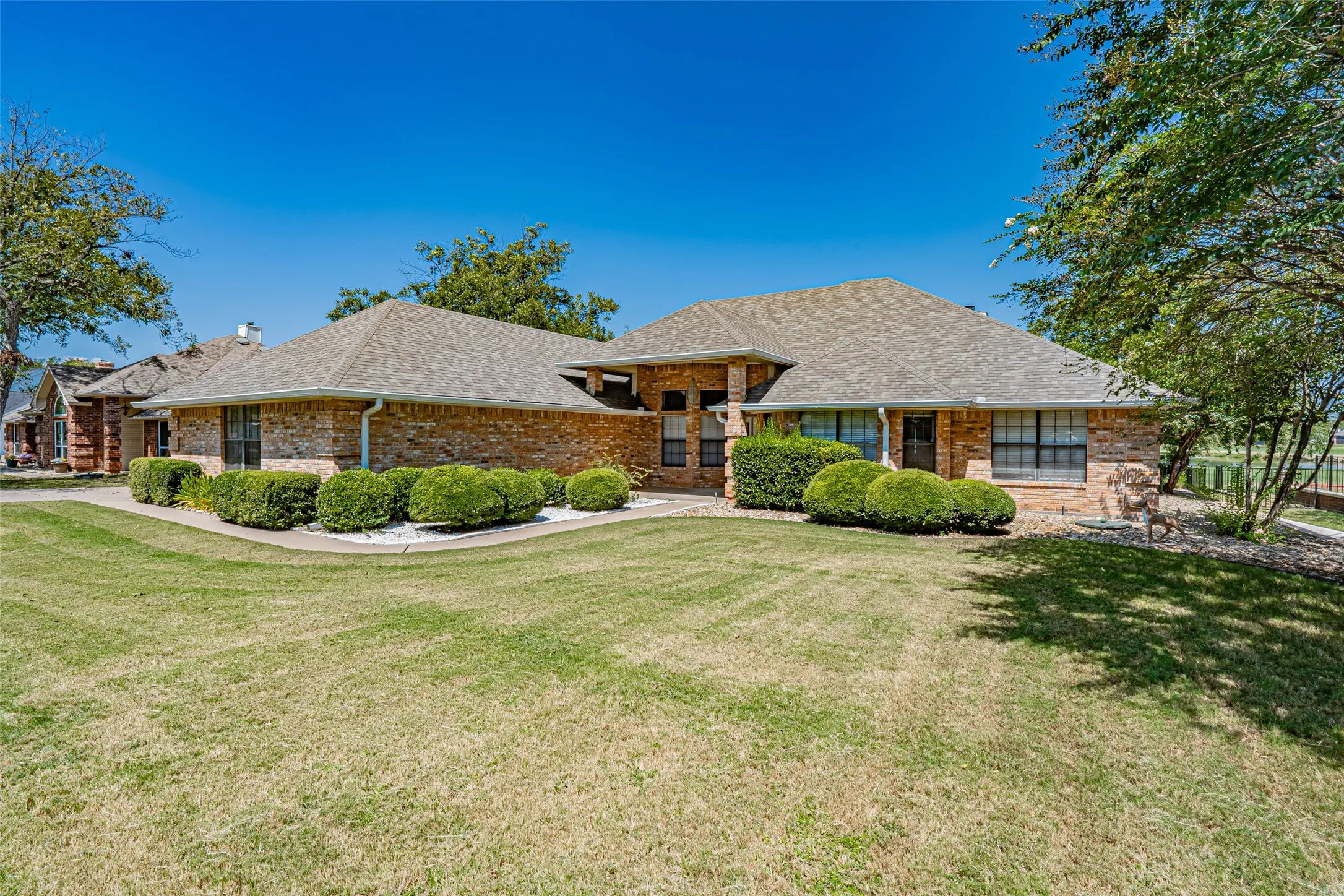 Single Family Residence For Sale in Hood County , 5607 Wedgefield Road, Granbury, Texas 76049, 3 Bedroom, 3 Bathroom, 2 Garage spaces, 2,653 Sqft, built in 1994, mls#21289745, Real Estate Agent in Granbury, Homes For Sale in Hood county, Homes For Sale in Granbury, Realtor in Granbury Texas, Real Estate Brokerage Independent Realty Texas, Luminita Cordes Realtor