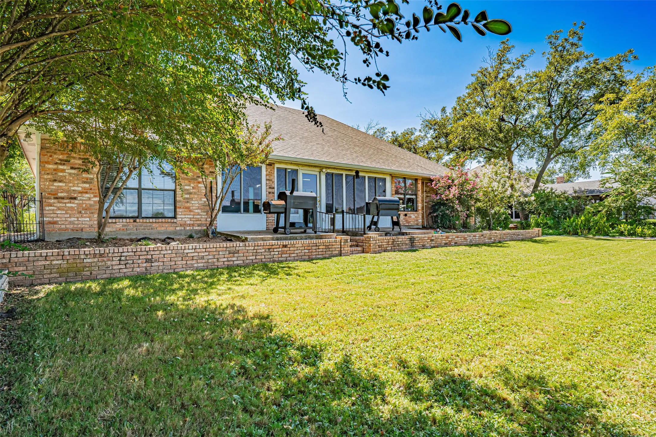 Single Family Residence For Sale in Hood County , 5607 Wedgefield Road, Granbury, Texas 76049, 3 Bedroom, 3 Bathroom, 2 Garage spaces, 2,653 Sqft, built in 1994, mls#21289745, Real Estate Agent in Granbury, Homes For Sale in Hood county, Homes For Sale in Granbury, Realtor in Granbury Texas, Real Estate Brokerage Independent Realty Texas, Luminita Cordes Realtor