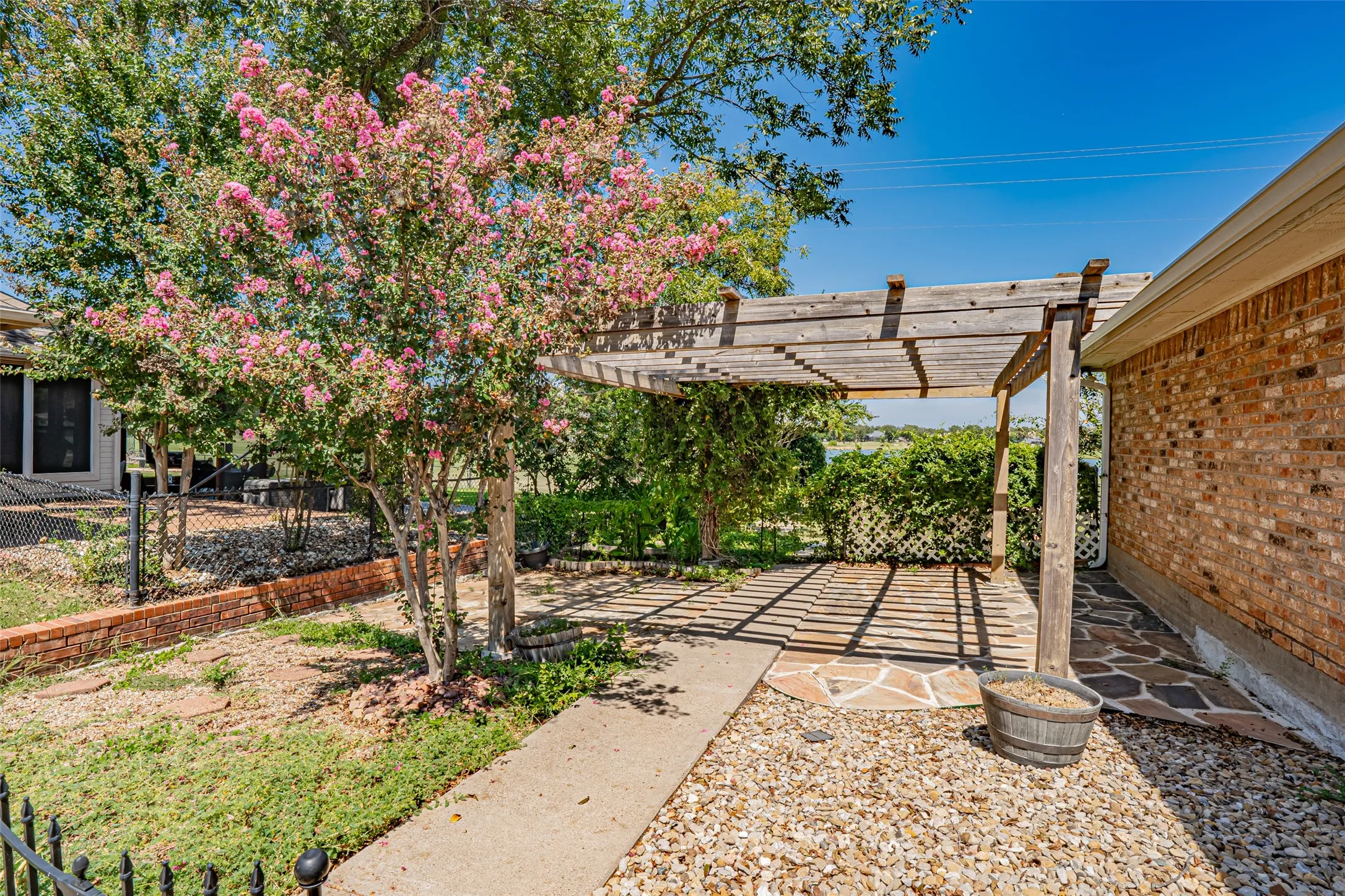 Single Family Residence For Sale in Hood County , 5607 Wedgefield Road, Granbury, Texas 76049, 3 Bedroom, 3 Bathroom, 2 Garage spaces, 2,653 Sqft, built in 1994, mls#21289745, Real Estate Agent in Granbury, Homes For Sale in Hood county, Homes For Sale in Granbury, Realtor in Granbury Texas, Real Estate Brokerage Independent Realty Texas, Luminita Cordes Realtor