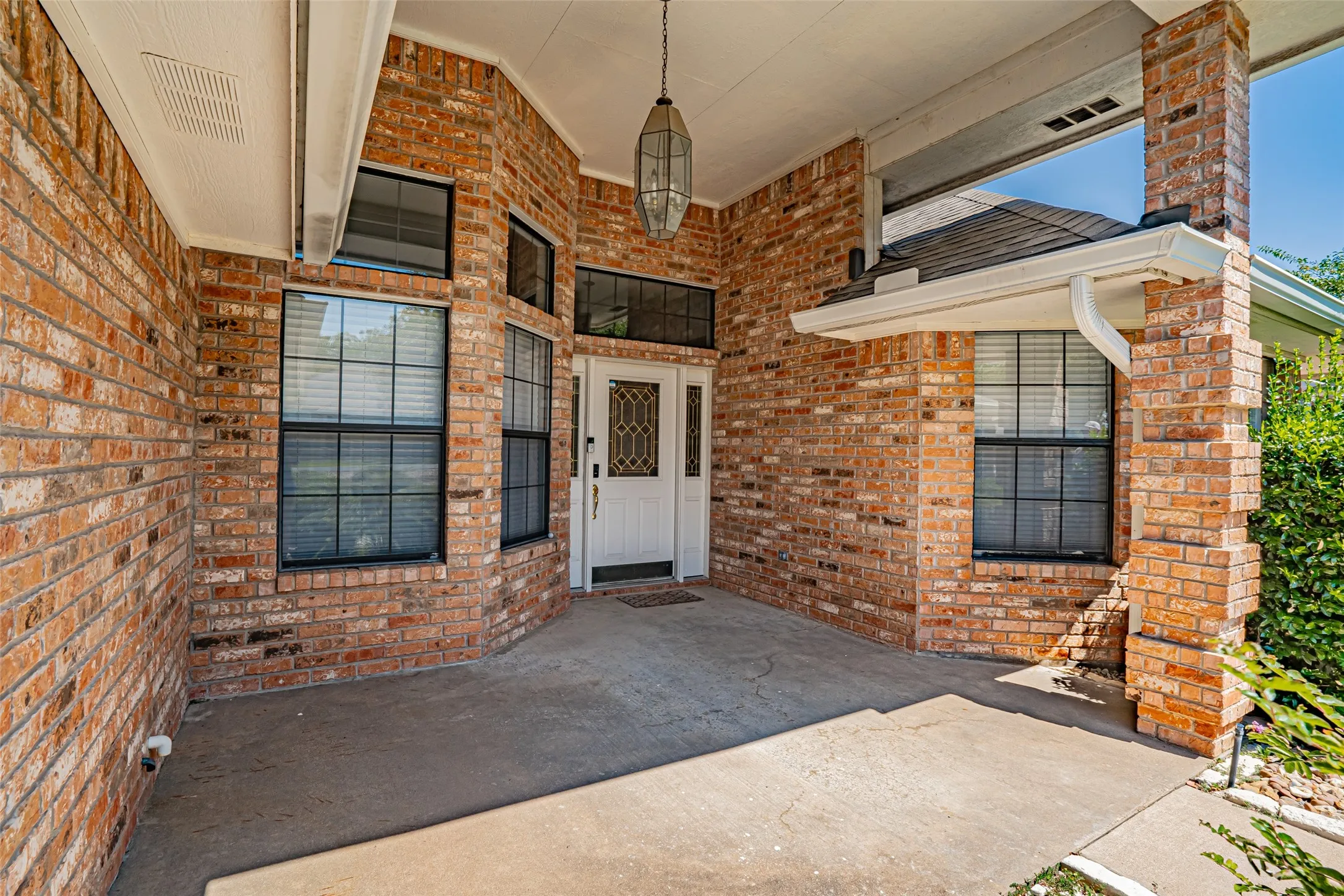 Single Family Residence For Sale in Hood County , 5607 Wedgefield Road, Granbury, Texas 76049, 3 Bedroom, 3 Bathroom, 2 Garage spaces, 2,653 Sqft, built in 1994, mls#21289745, Real Estate Agent in Granbury, Homes For Sale in Hood county, Homes For Sale in Granbury, Realtor in Granbury Texas, Real Estate Brokerage Independent Realty Texas, Luminita Cordes Realtor