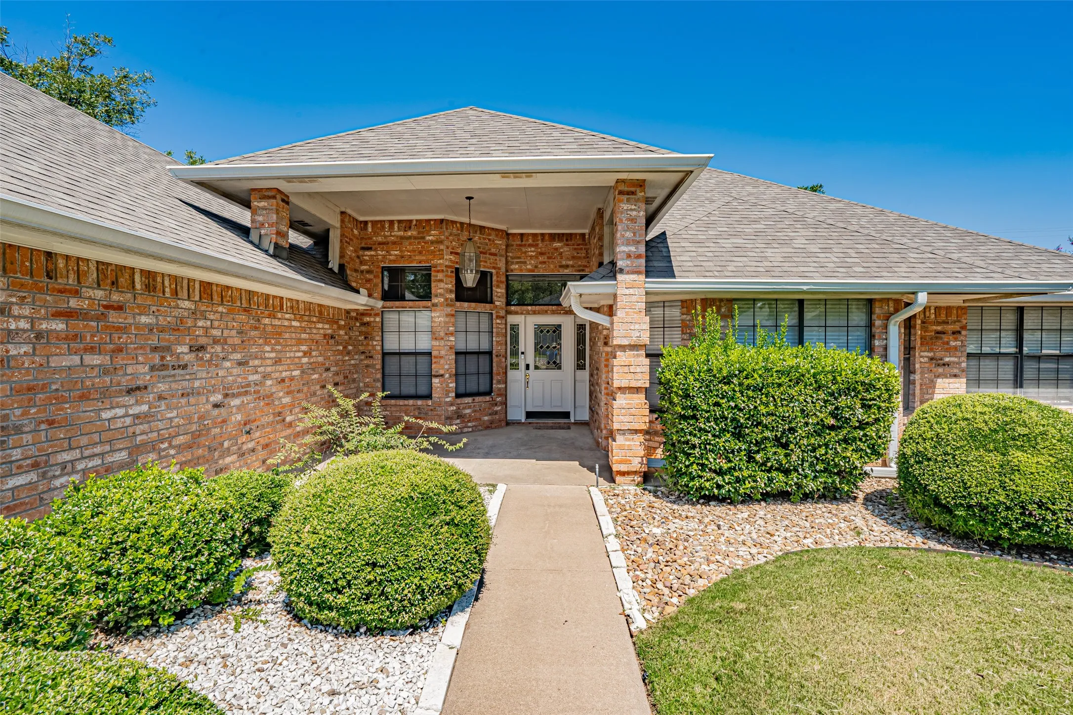 Single Family Residence For Sale in Hood County , 5607 Wedgefield Road, Granbury, Texas 76049, 3 Bedroom, 3 Bathroom, 2 Garage spaces, 2,653 Sqft, built in 1994, mls#21289745, Real Estate Agent in Granbury, Homes For Sale in Hood county, Homes For Sale in Granbury, Realtor in Granbury Texas, Real Estate Brokerage Independent Realty Texas, Luminita Cordes Realtor