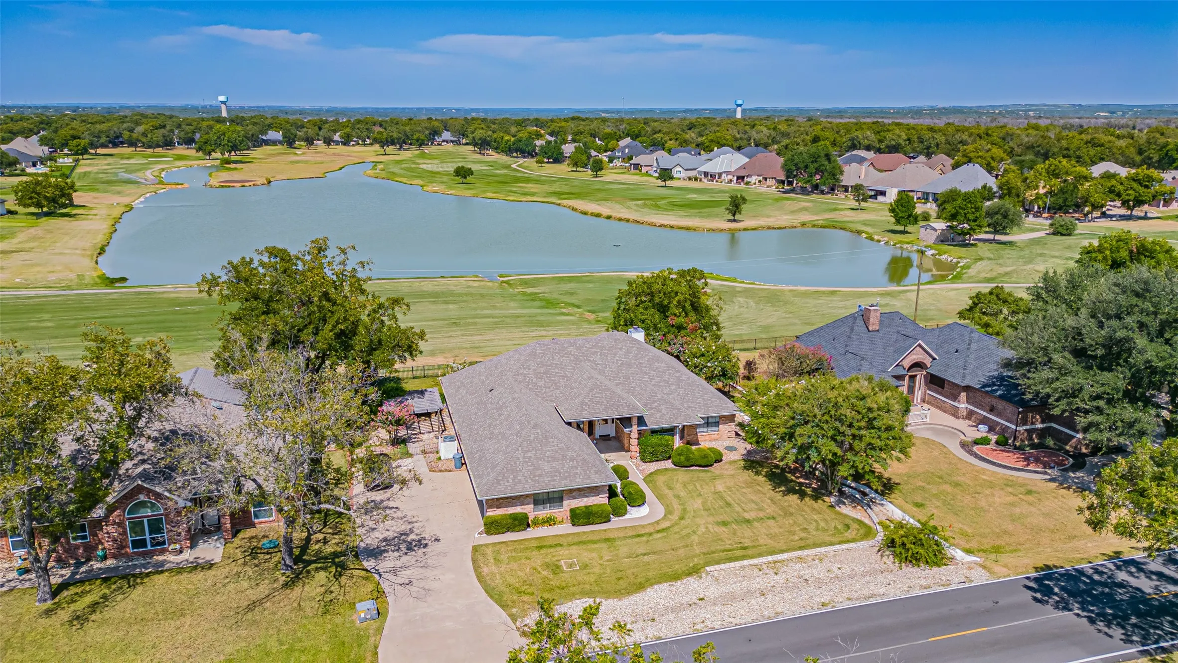 Single Family Residence For Sale in Hood County , 5607 Wedgefield Road, Granbury, Texas 76049, 3 Bedroom, 3 Bathroom, 2 Garage spaces, 2,653 Sqft, built in 1994, mls#21289745, Real Estate Agent in Granbury, Homes For Sale in Hood county, Homes For Sale in Granbury, Realtor in Granbury Texas, Real Estate Brokerage Independent Realty Texas, Luminita Cordes Realtor