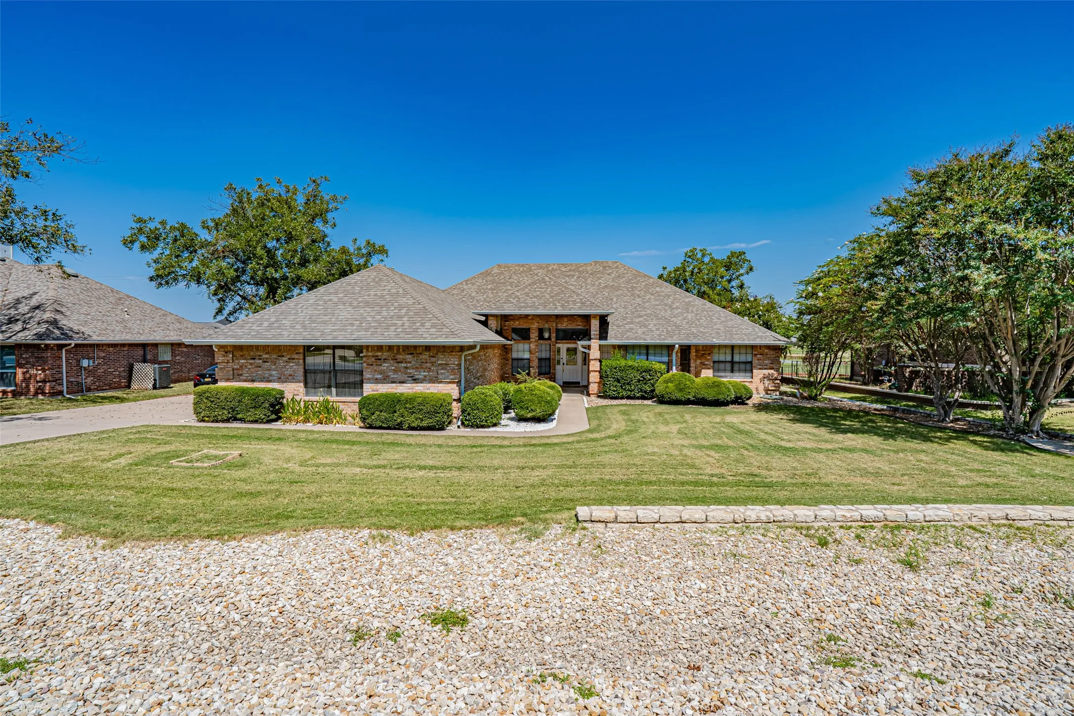 Single Family Residence For Sale in Hood County , 5607 Wedgefield Road, Granbury, Texas 76049, 3 Bedroom, 3 Bathroom, 2 Garage spaces, 2,653 Sqft, built in 1994, mls#21289745, Real Estate Agent in Granbury, Homes For Sale in Hood county, Homes For Sale in Granbury, Realtor in Granbury Texas, Real Estate Brokerage Independent Realty Texas, Luminita Cordes Realtor