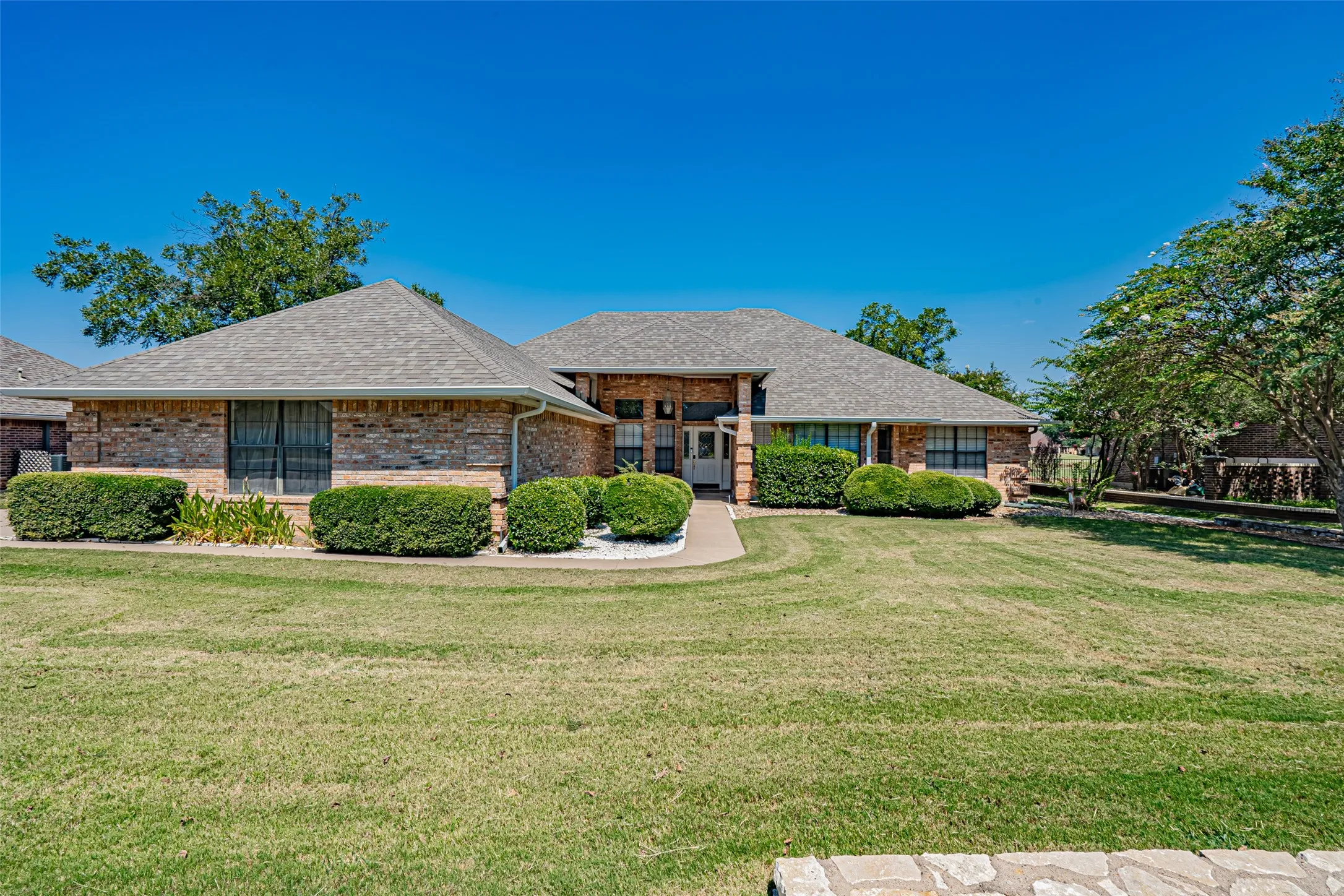 Single Family Residence For Sale in Hood County , 5607 Wedgefield Road, Granbury, Texas 76049, 3 Bedroom, 3 Bathroom, 2 Garage spaces, 2,653 Sqft, built in 1994, mls#21289745, Real Estate Agent in Granbury, Homes For Sale in Hood county, Homes For Sale in Granbury, Realtor in Granbury Texas, Real Estate Brokerage Independent Realty Texas, Luminita Cordes Realtor