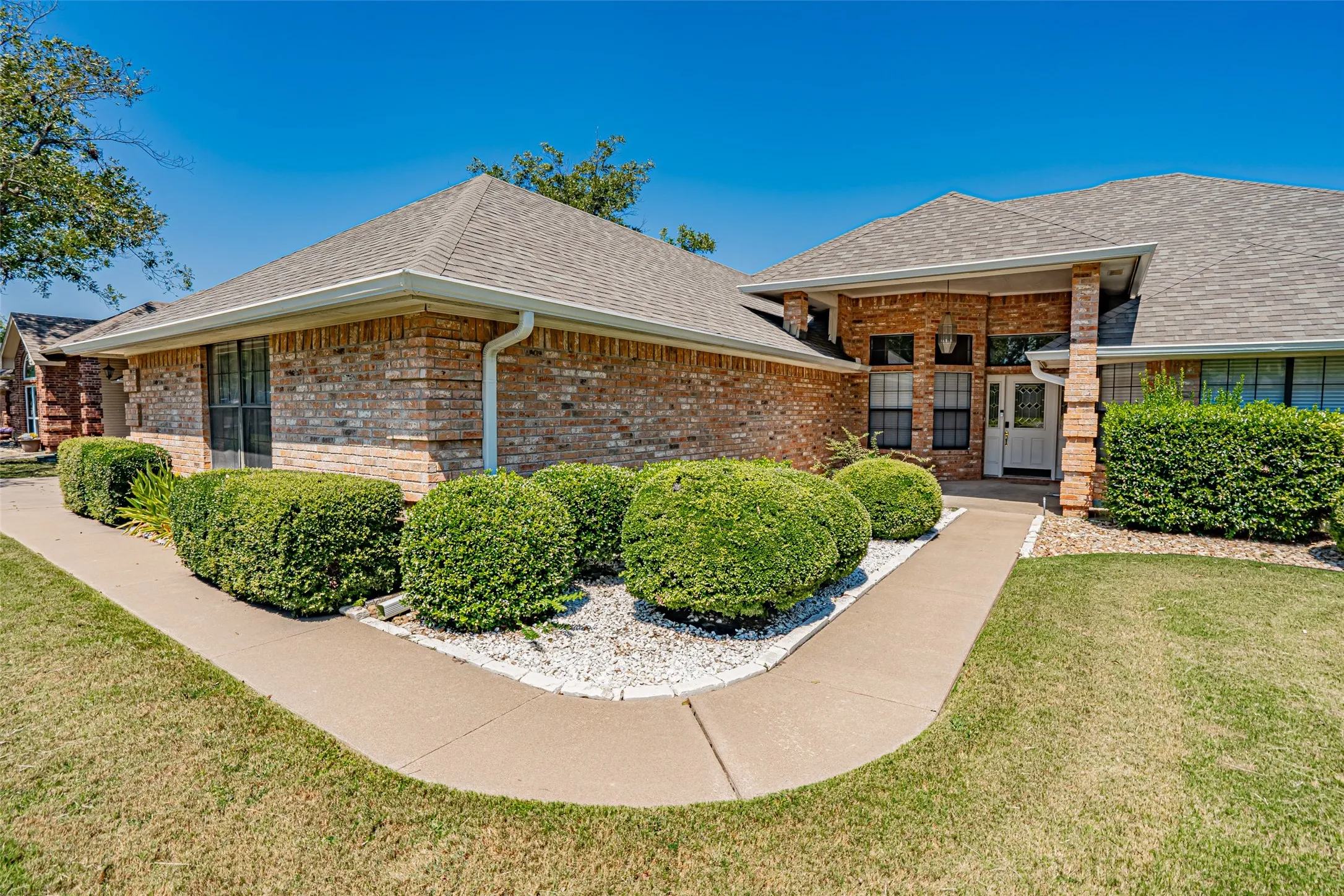 Single Family Residence For Sale in Hood County , 5607 Wedgefield Road, Granbury, Texas 76049, 3 Bedroom, 3 Bathroom, 2 Garage spaces, 2,653 Sqft, built in 1994, mls#21289745, Real Estate Agent in Granbury, Homes For Sale in Hood county, Homes For Sale in Granbury, Realtor in Granbury Texas, Real Estate Brokerage Independent Realty Texas, Luminita Cordes Realtor