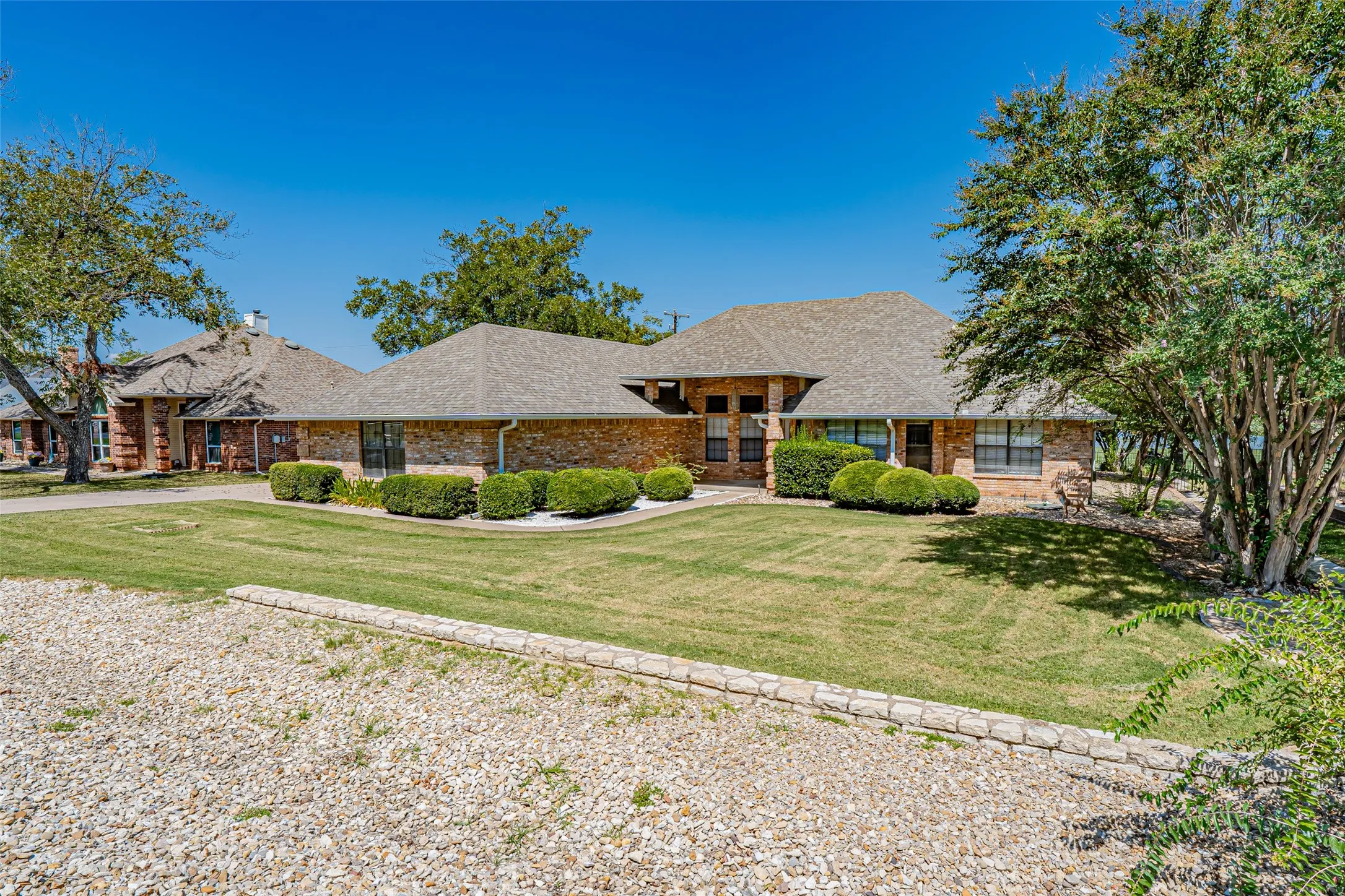 Single Family Residence For Sale in Hood County , 5607 Wedgefield Road, Granbury, Texas 76049, 3 Bedroom, 3 Bathroom, 2 Garage spaces, 2,653 Sqft, built in 1994, mls#21289745, Real Estate Agent in Granbury, Homes For Sale in Hood county, Homes For Sale in Granbury, Realtor in Granbury Texas, Real Estate Brokerage Independent Realty Texas, Luminita Cordes Realtor