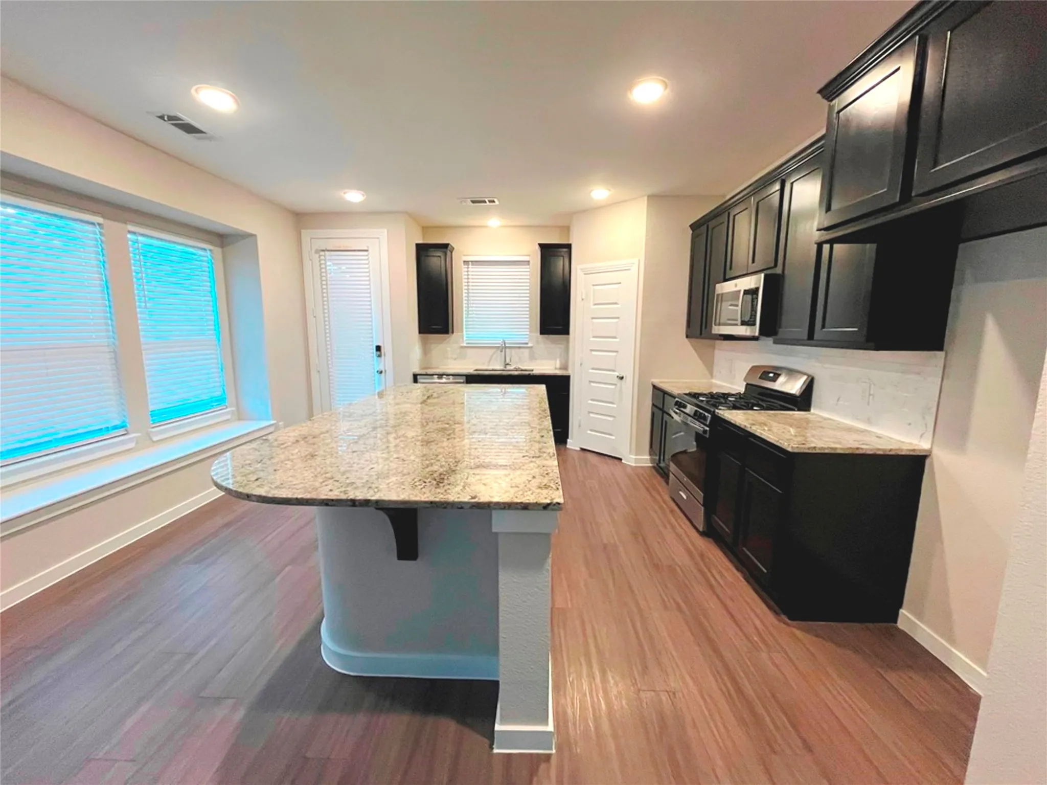 Single Family Residence For Sale in Kaufman County , 2409 San Marcos Drive, Forney, Texas 75126, 5 Bedroom, 3 Bathroom, 2 Garage spaces, 2,613 Sqft, built in 2019, mls#21289744, Real Estate Agent in Forney, Homes For Sale in Kaufman county, Homes For Sale in Forney, Realtor in Forney Texas, Real Estate Brokerage Independent Realty Texas, Luminita Cordes Realtor