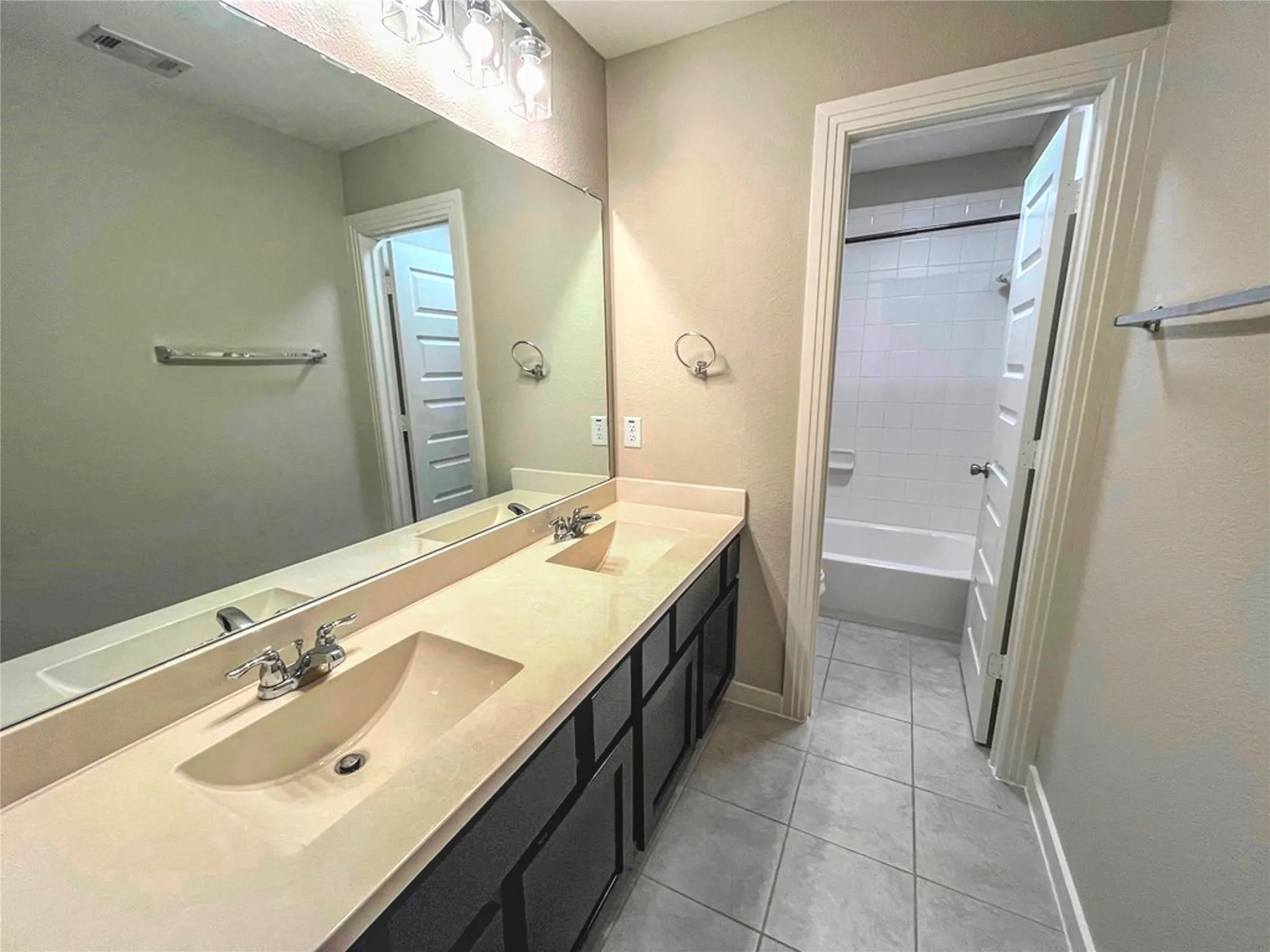 Single Family Residence For Sale in Kaufman County , 2409 San Marcos Drive, Forney, Texas 75126, 5 Bedroom, 3 Bathroom, 2 Garage spaces, 2,613 Sqft, built in 2019, mls#21289744, Real Estate Agent in Forney, Homes For Sale in Kaufman county, Homes For Sale in Forney, Realtor in Forney Texas, Real Estate Brokerage Independent Realty Texas, Luminita Cordes Realtor