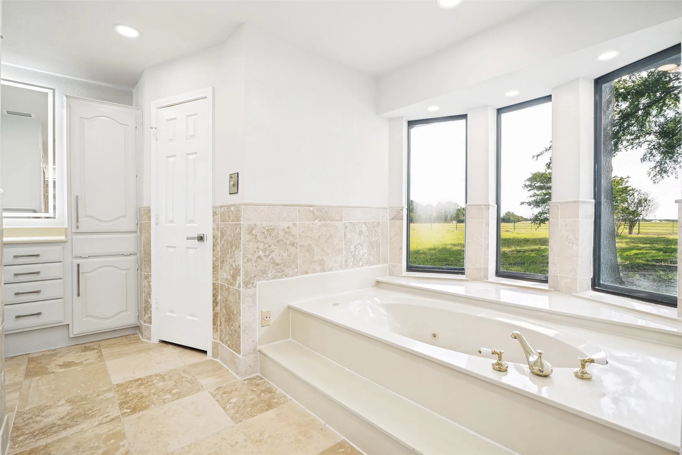 Single Family Residence For Sale in Rockwall County , 961 FM 1139, Mclendon Chisholm, Texas 75032, 5 Bedrooms, 4 Bathrooms, 3 Garage spaces, 4,581 Sqft, built in 1983, Price $2,775,000, mls#21289750, Real Estate Agent in Mclendon Chisholm, Homes For Sale in Rockwall county, Homes For Sale in Mclendon Chisholm, Realtor in Mclendon Chisholm Texas, Real Estate Brokerage Independent Realty Texas, Luminita Cordes Realtor