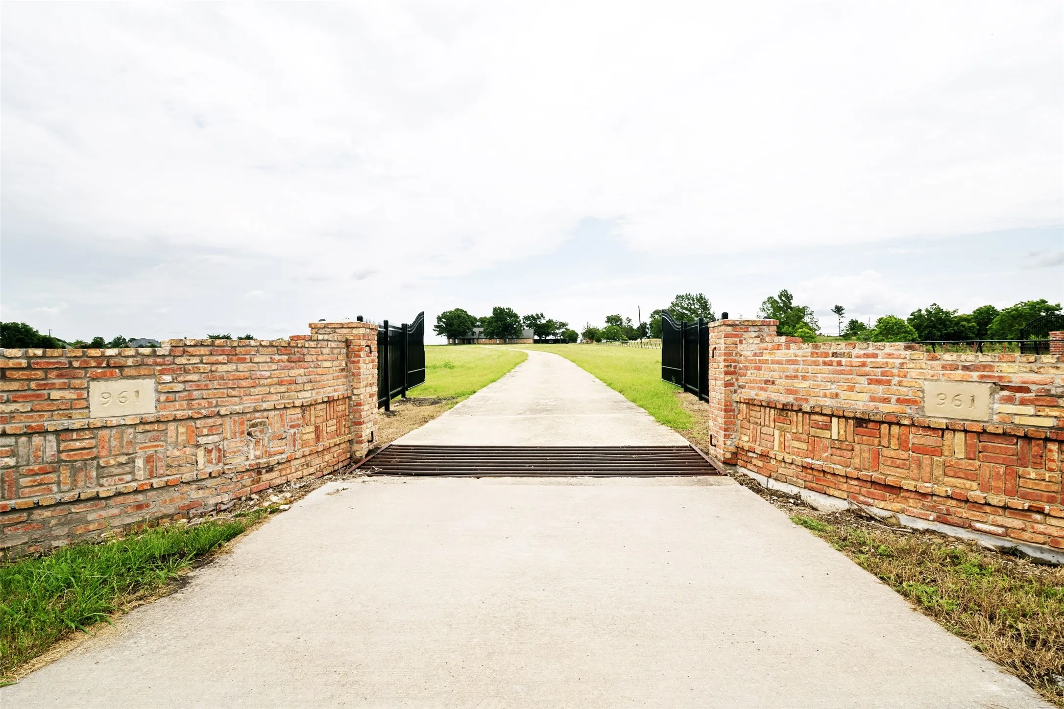 Single Family Residence For Sale in Rockwall County , 961 FM 1139, Mclendon Chisholm, Texas 75032, 5 Bedrooms, 4 Bathrooms, 3 Garage spaces, 4,581 Sqft, built in 1983, Price $2,775,000, mls#21289750, Real Estate Agent in Mclendon Chisholm, Homes For Sale in Rockwall county, Homes For Sale in Mclendon Chisholm, Realtor in Mclendon Chisholm Texas, Real Estate Brokerage Independent Realty Texas, Luminita Cordes Realtor