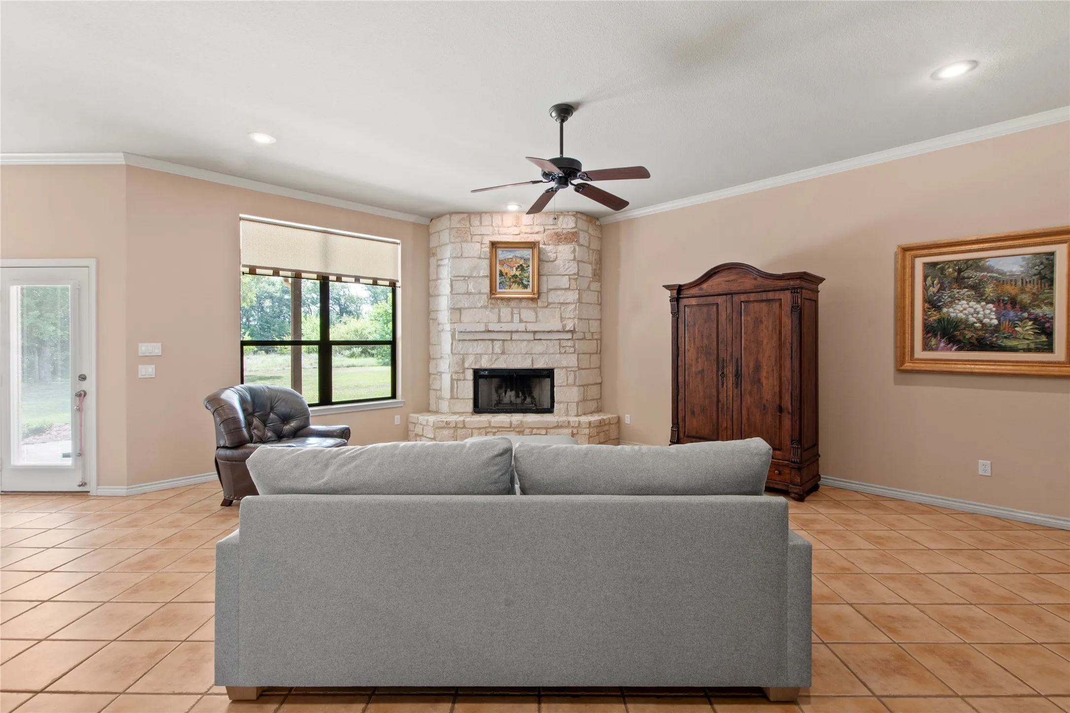 Single Family Residence For Sale in Henderson County , 10226 Aaron Avenue, Eustace, Texas 75124, 4 Bedroom, 3 Bathroom, 3 Garage spaces, 2,506 Sqft, built in 2004, mls#21287113, Real Estate Agent in Eustace, Homes For Sale in Henderson county, Homes For Sale in Eustace, Realtor in Eustace Texas, Real Estate Brokerage Independent Realty Texas, Luminita Cordes Realtor