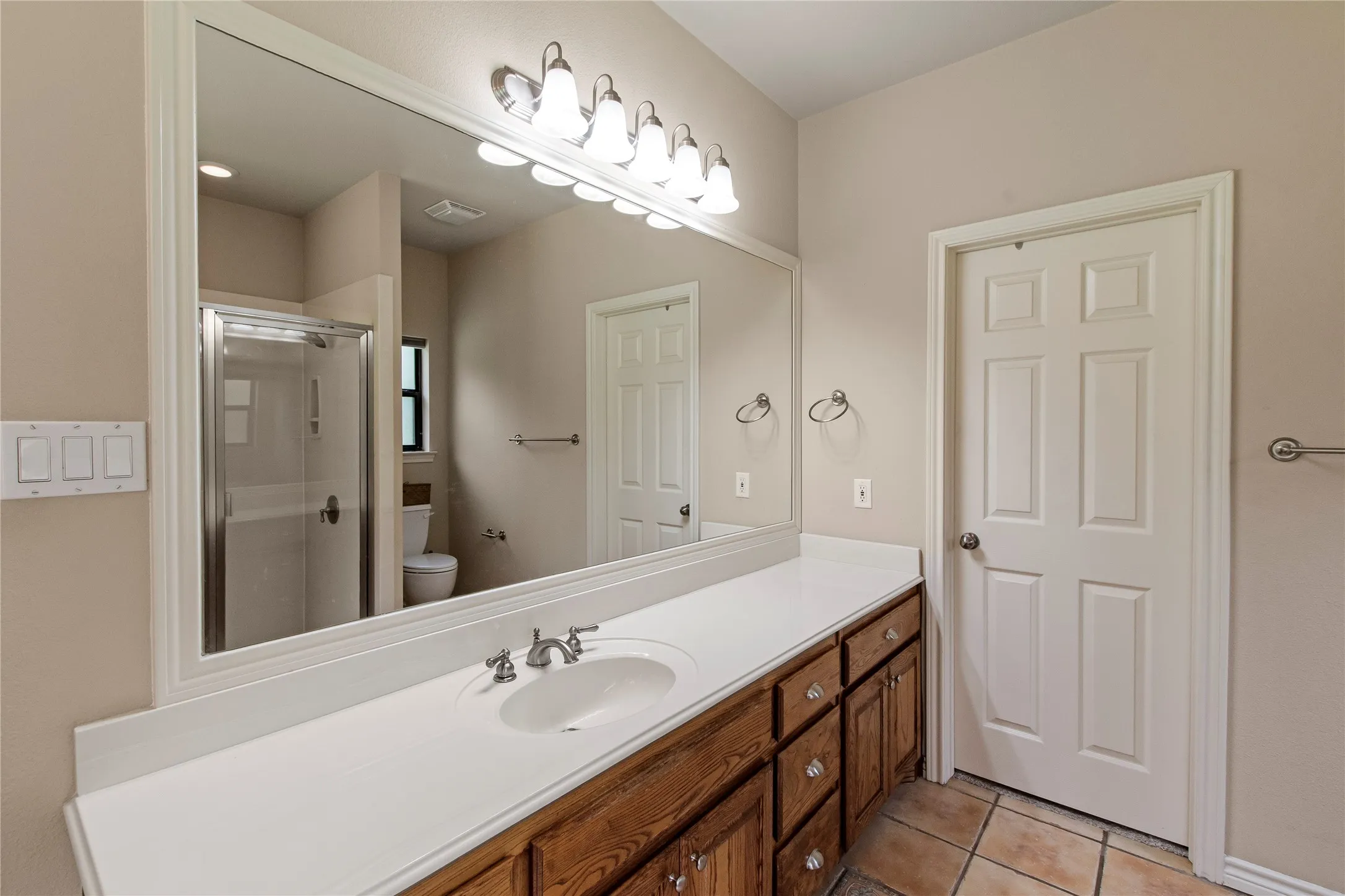 Single Family Residence For Sale in Henderson County , 10226 Aaron Avenue, Eustace, Texas 75124, 4 Bedroom, 3 Bathroom, 3 Garage spaces, 2,506 Sqft, built in 2004, mls#21287113, Real Estate Agent in Eustace, Homes For Sale in Henderson county, Homes For Sale in Eustace, Realtor in Eustace Texas, Real Estate Brokerage Independent Realty Texas, Luminita Cordes Realtor