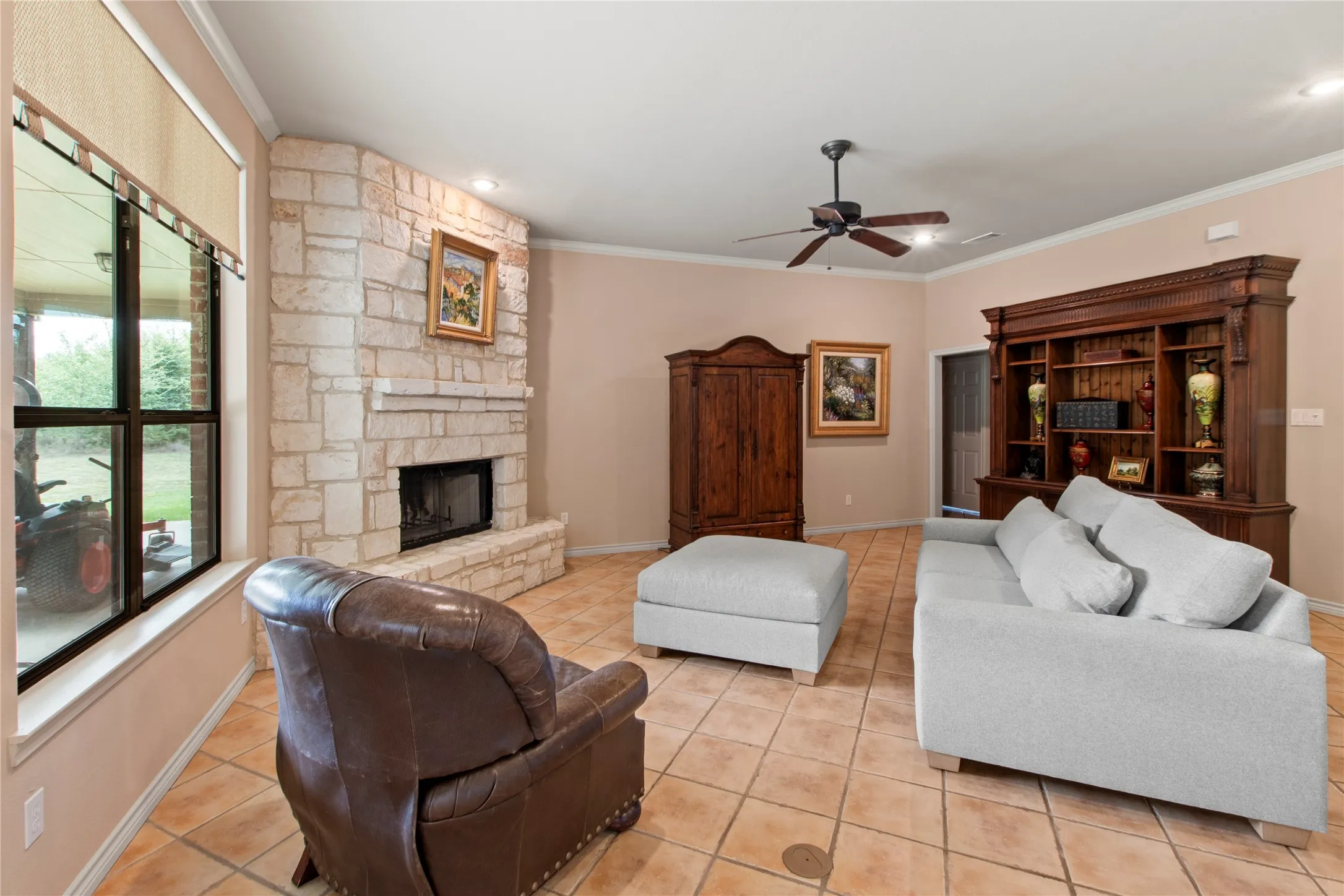 Single Family Residence For Sale in Henderson County , 10226 Aaron Avenue, Eustace, Texas 75124, 4 Bedroom, 3 Bathroom, 3 Garage spaces, 2,506 Sqft, built in 2004, mls#21287113, Real Estate Agent in Eustace, Homes For Sale in Henderson county, Homes For Sale in Eustace, Realtor in Eustace Texas, Real Estate Brokerage Independent Realty Texas, Luminita Cordes Realtor