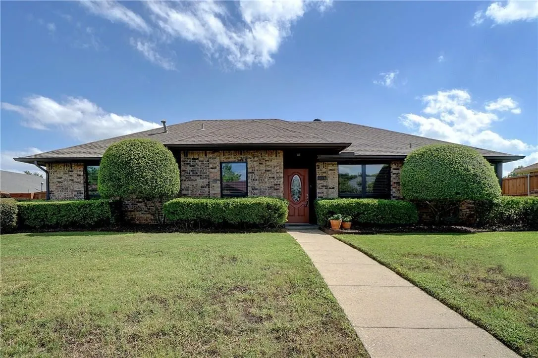 Single Family Residence For Rent in Dallas County , 753 Eagle Drive, Coppell, Texas 75019, 3 Bedrooms, 3 Bathrooms, 2 Garage spaces, 1,754 Sqft, built in 1984, Price $2,900, mls#21241462, Real Estate Agent in Coppell, Homes For Rent in Dallas county, Homes For Rent in Coppell, Realtor in Coppell Texas, Real Estate Brokerage Independent Realty Texas, Luminita Cordes Realtor