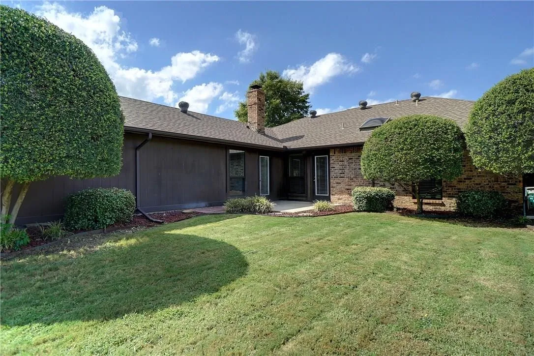 Single Family Residence For Rent in Dallas County , 753 Eagle Drive, Coppell, Texas 75019, 3 Bedrooms, 3 Bathrooms, 2 Garage spaces, 1,754 Sqft, built in 1984, Price $2,900, mls#21241462, Real Estate Agent in Coppell, Homes For Rent in Dallas county, Homes For Rent in Coppell, Realtor in Coppell Texas, Real Estate Brokerage Independent Realty Texas, Luminita Cordes Realtor
