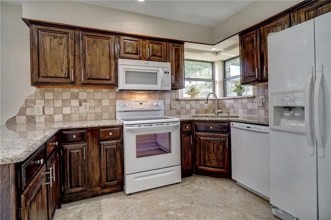 Single Family Residence For Rent in Dallas County , 753 Eagle Drive, Coppell, Texas 75019, 3 Bedrooms, 3 Bathrooms, 2 Garage spaces, 1,754 Sqft, built in 1984, Price $2,900, mls#21241462, Real Estate Agent in Coppell, Homes For Rent in Dallas county, Homes For Rent in Coppell, Realtor in Coppell Texas, Real Estate Brokerage Independent Realty Texas, Luminita Cordes Realtor