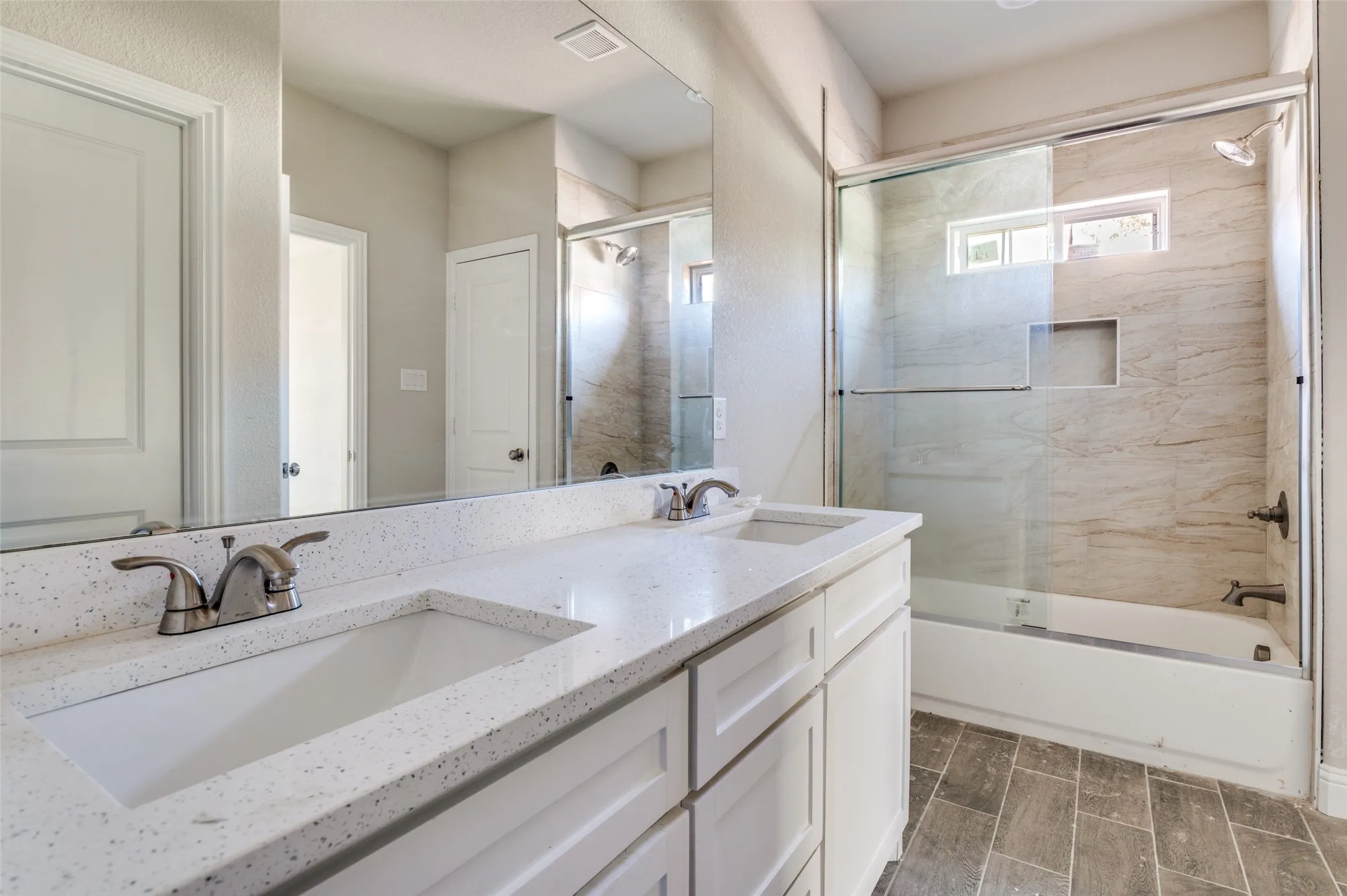 Single Family Residence For Sale in Tarrant County , 5520 Goodman Avenue, Fort Worth, Texas 76107, 4 Bedroom, 2 Bathroom, 1 Garage spaces, 1,810 Sqft, built in 2023, mls#21289767, Real Estate Agent in Fort Worth, Homes For Sale in Tarrant county, Homes For Sale in Fort Worth, Realtor in Fort Worth Texas, Real Estate Brokerage Independent Realty Texas, Luminita Cordes Realtor