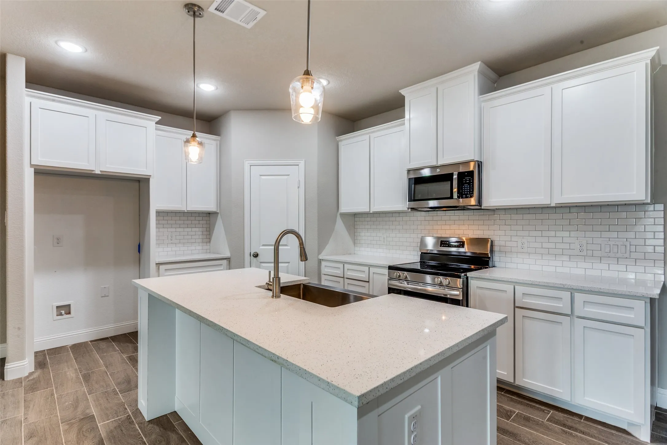 Single Family Residence For Sale in Tarrant County , 5520 Goodman Avenue, Fort Worth, Texas 76107, 4 Bedroom, 2 Bathroom, 1 Garage spaces, 1,810 Sqft, built in 2023, mls#21289767, Real Estate Agent in Fort Worth, Homes For Sale in Tarrant county, Homes For Sale in Fort Worth, Realtor in Fort Worth Texas, Real Estate Brokerage Independent Realty Texas, Luminita Cordes Realtor