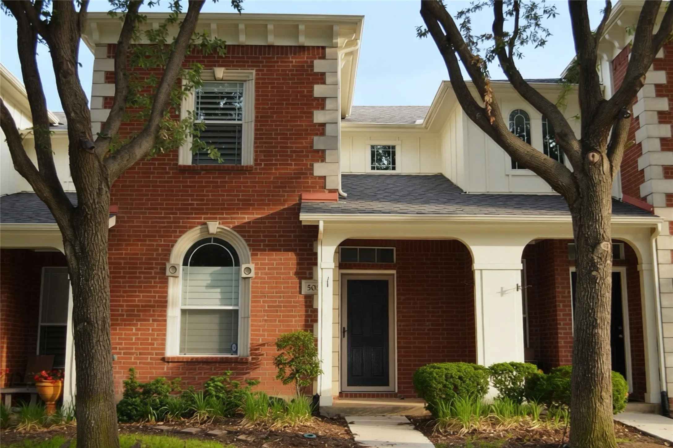 Townhouse For Sale in Denton County , 508 Legends Drive, Lewisville, Texas 75057, 2 Bedrooms, 3 Bathrooms, 2 Garage spaces, 1,339 Sqft, built in 2005, Price $285,000, mls#21278686, Real Estate Agent in Lewisville, Homes For Sale in Denton county, Homes For Sale in Lewisville, Realtor in Lewisville Texas, Real Estate Brokerage Independent Realty Texas, Luminita Cordes Realtor