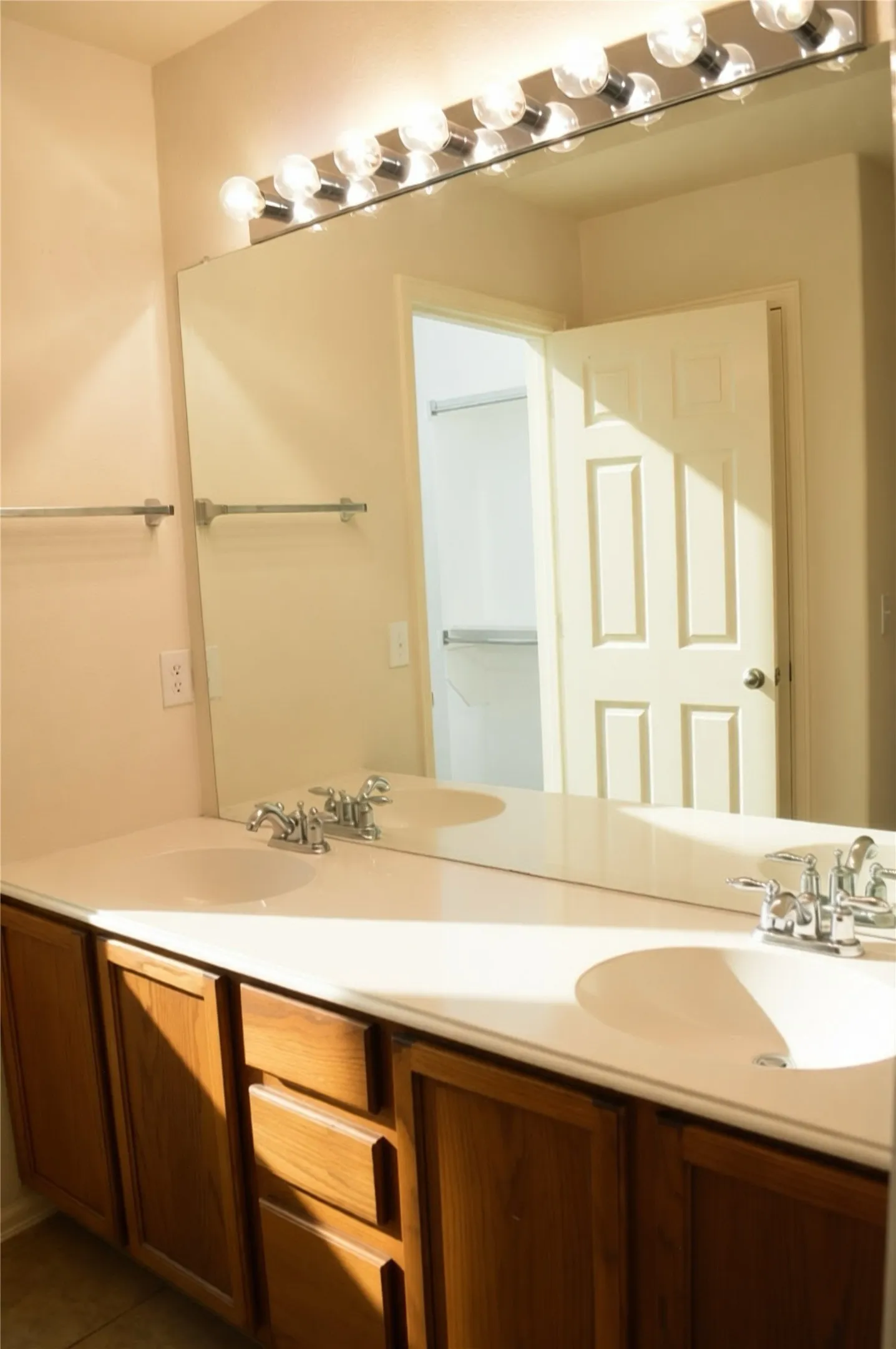 Townhouse For Sale in Denton County , 508 Legends Drive, Lewisville, Texas 75057, 2 Bedrooms, 3 Bathrooms, 2 Garage spaces, 1,339 Sqft, built in 2005, Price $285,000, mls#21278686, Real Estate Agent in Lewisville, Homes For Sale in Denton county, Homes For Sale in Lewisville, Realtor in Lewisville Texas, Real Estate Brokerage Independent Realty Texas, Luminita Cordes Realtor