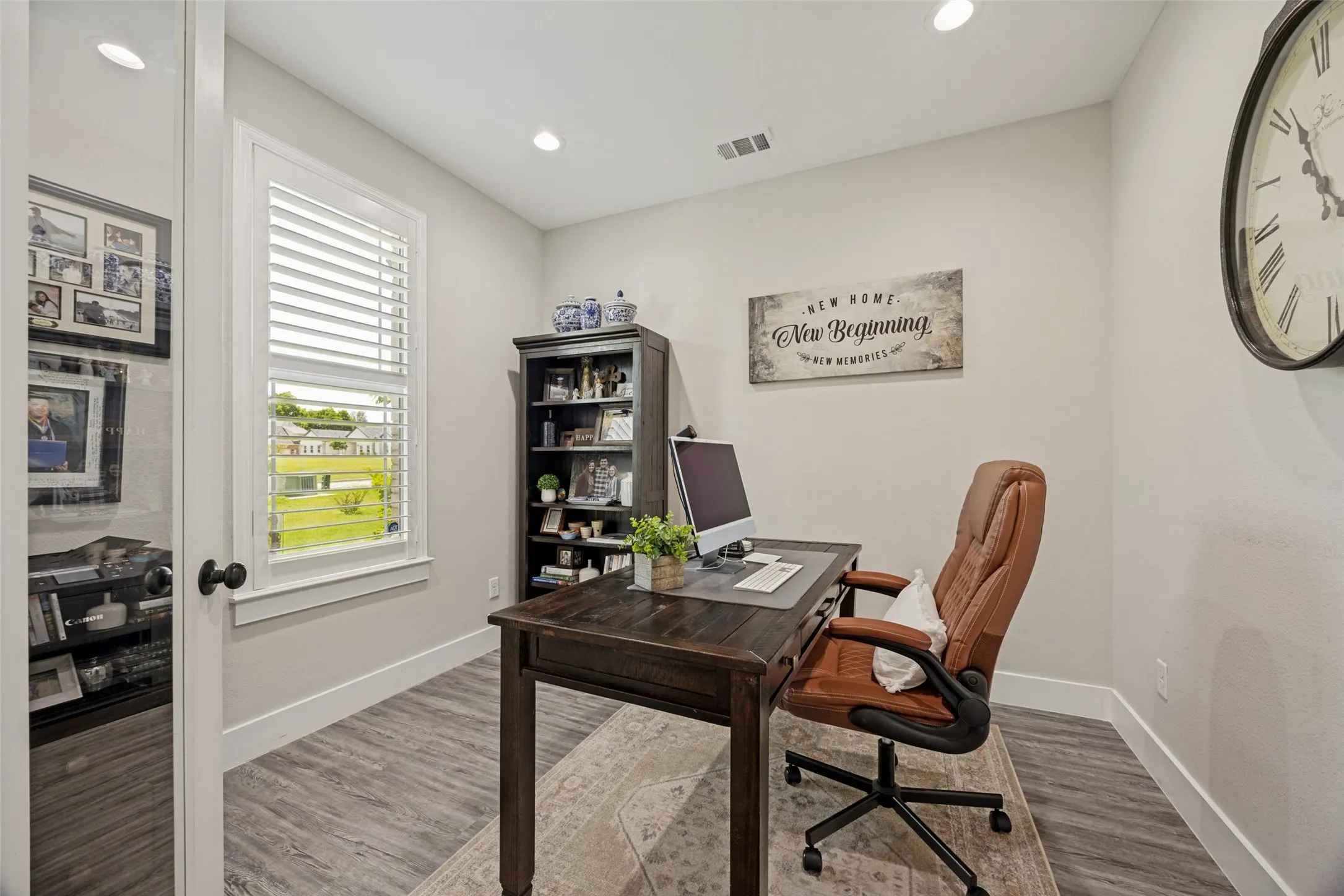 Dedicated room featuring wood-finish flooring, a window with blinds, recessed lighting