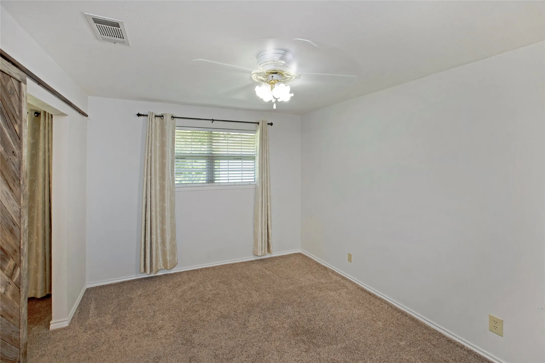 View#1 2nd Primary/In-Law Suite Hall Entry Side.