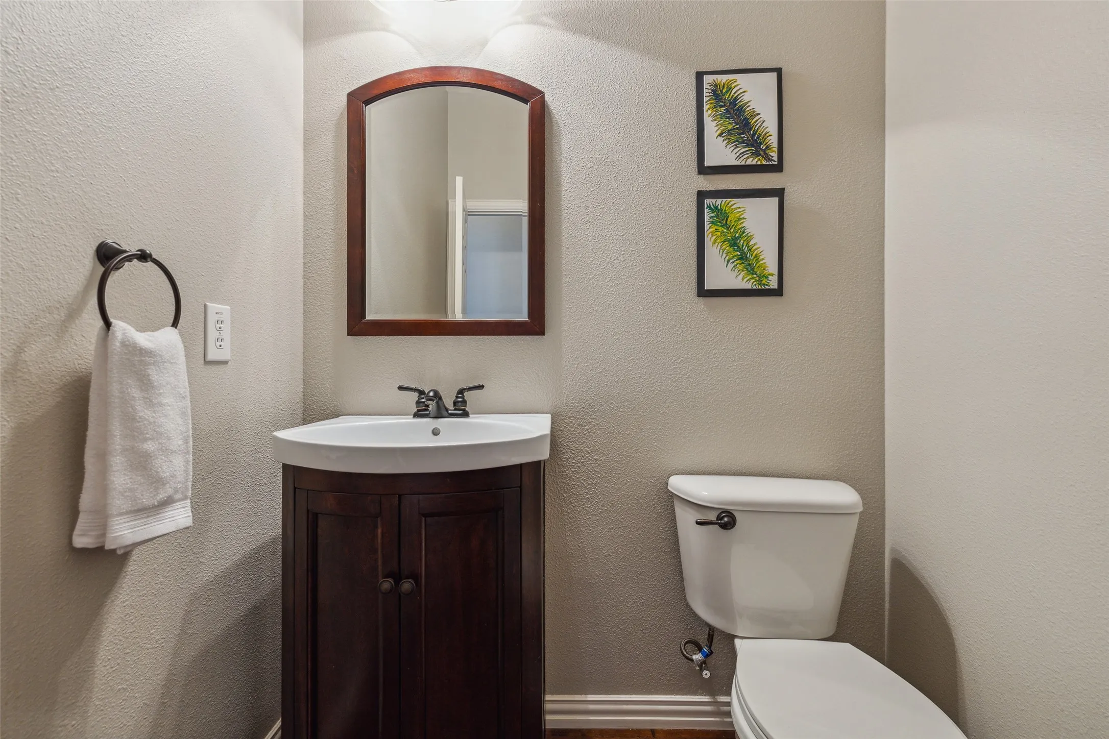 Single Family Residence For Sale in Denton County , 9740 Plains Circle, Frisco, Texas 75033, 4 Bedroom, 4 Bathroom, 2 Garage spaces, 3,674 Sqft, built in 2001, mls#21289429, Real Estate Agent in Frisco, Homes For Sale in Denton county, Homes For Sale in Frisco, Realtor in Frisco Texas, Real Estate Brokerage Independent Realty Texas, Luminita Cordes Realtor