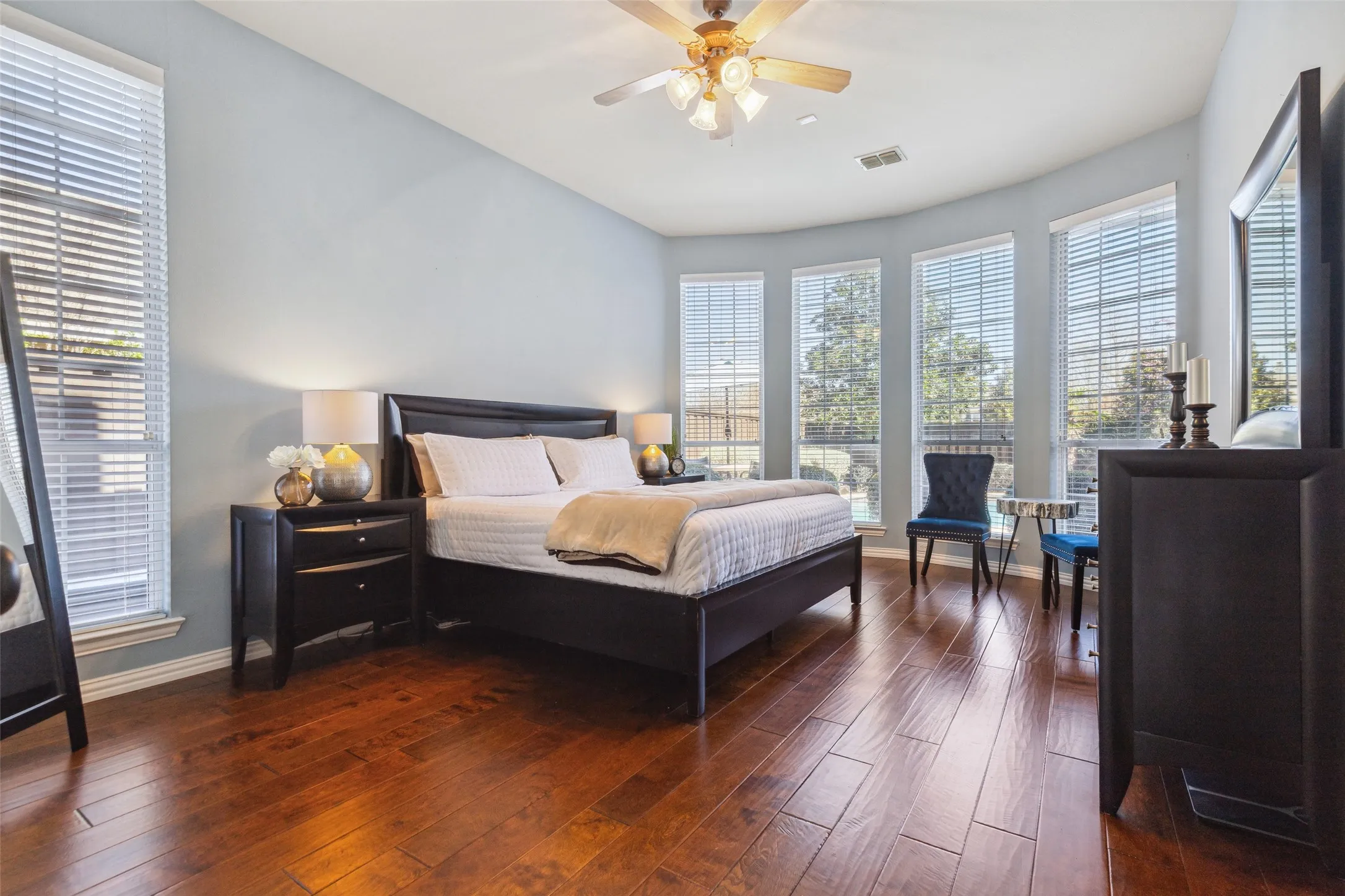 Single Family Residence For Sale in Denton County , 9740 Plains Circle, Frisco, Texas 75033, 4 Bedroom, 4 Bathroom, 2 Garage spaces, 3,674 Sqft, built in 2001, mls#21289429, Real Estate Agent in Frisco, Homes For Sale in Denton county, Homes For Sale in Frisco, Realtor in Frisco Texas, Real Estate Brokerage Independent Realty Texas, Luminita Cordes Realtor