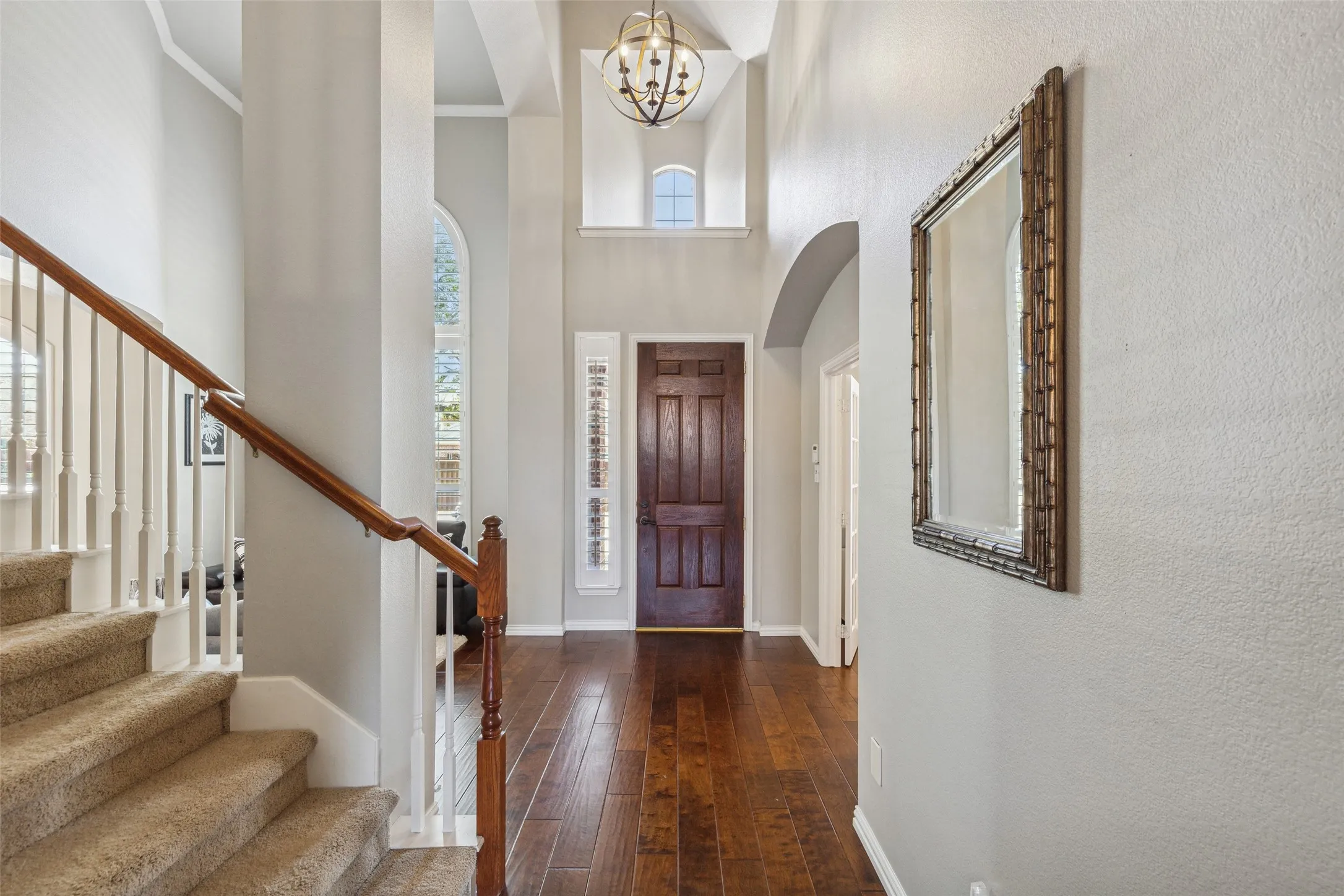 Front Staircase to 2nd Level