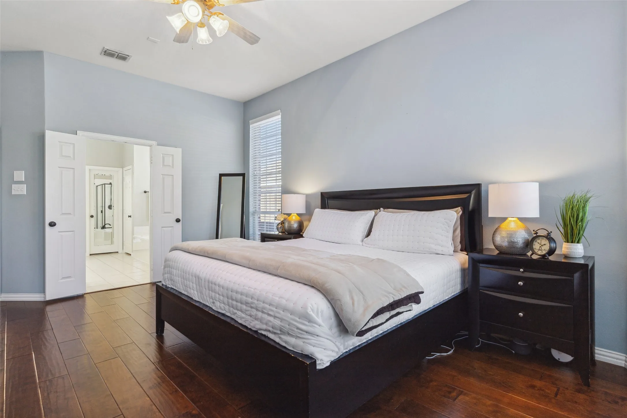 Single Family Residence For Sale in Denton County , 9740 Plains Circle, Frisco, Texas 75033, 4 Bedroom, 4 Bathroom, 2 Garage spaces, 3,674 Sqft, built in 2001, mls#21289429, Real Estate Agent in Frisco, Homes For Sale in Denton county, Homes For Sale in Frisco, Realtor in Frisco Texas, Real Estate Brokerage Independent Realty Texas, Luminita Cordes Realtor