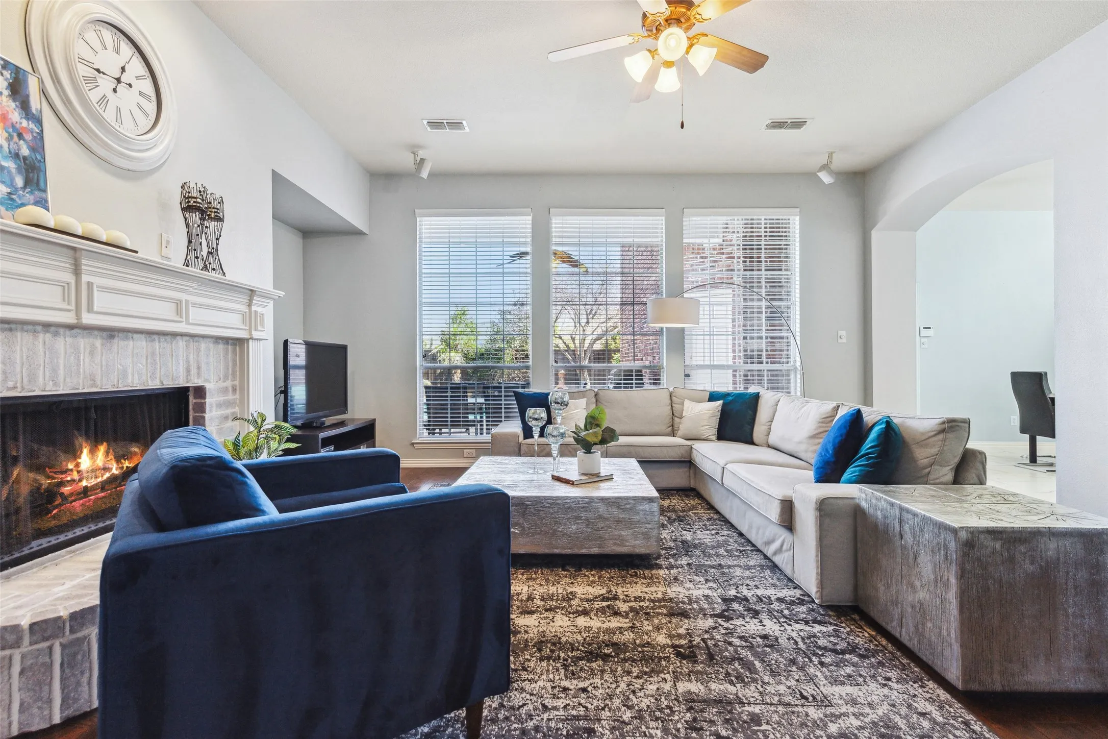 Family Room - Opens to kitchen and overlooks pool & spa
