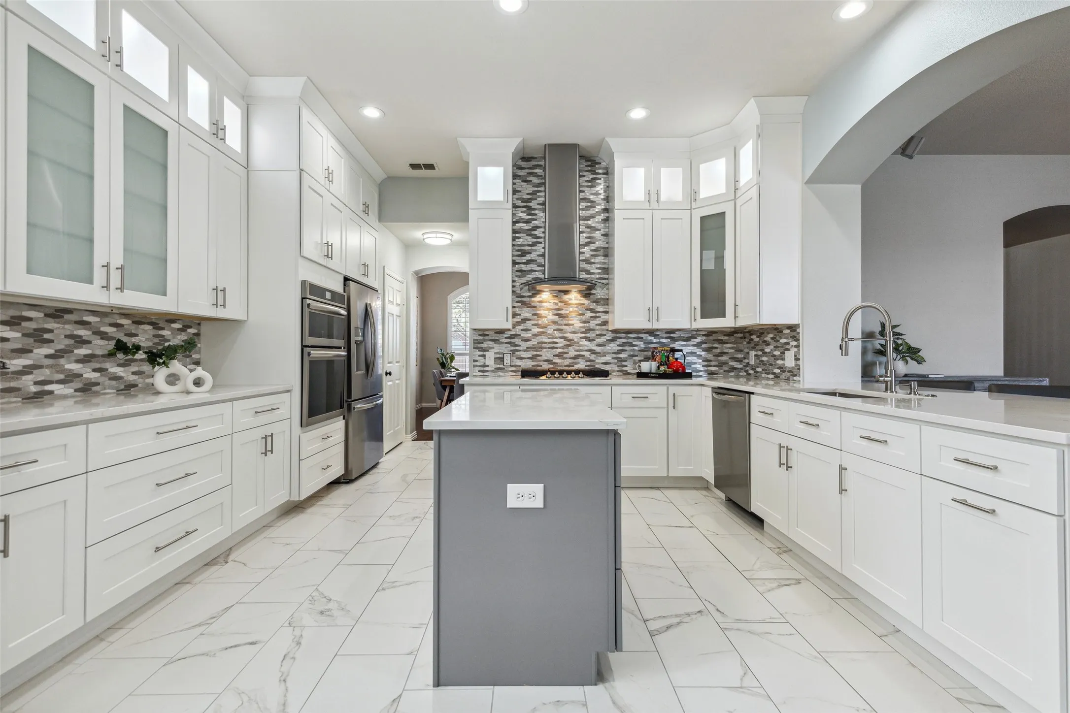 Single Family Residence For Sale in Denton County , 9740 Plains Circle, Frisco, Texas 75033, 4 Bedroom, 4 Bathroom, 2 Garage spaces, 3,674 Sqft, built in 2001, mls#21289429, Real Estate Agent in Frisco, Homes For Sale in Denton county, Homes For Sale in Frisco, Realtor in Frisco Texas, Real Estate Brokerage Independent Realty Texas, Luminita Cordes Realtor