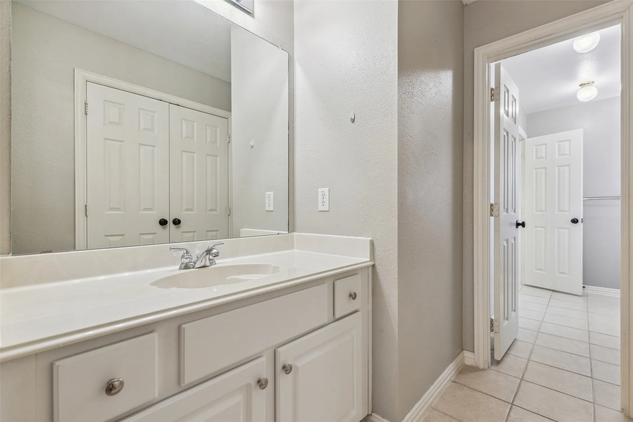 Shared Full Bathroom - 2nd Level
