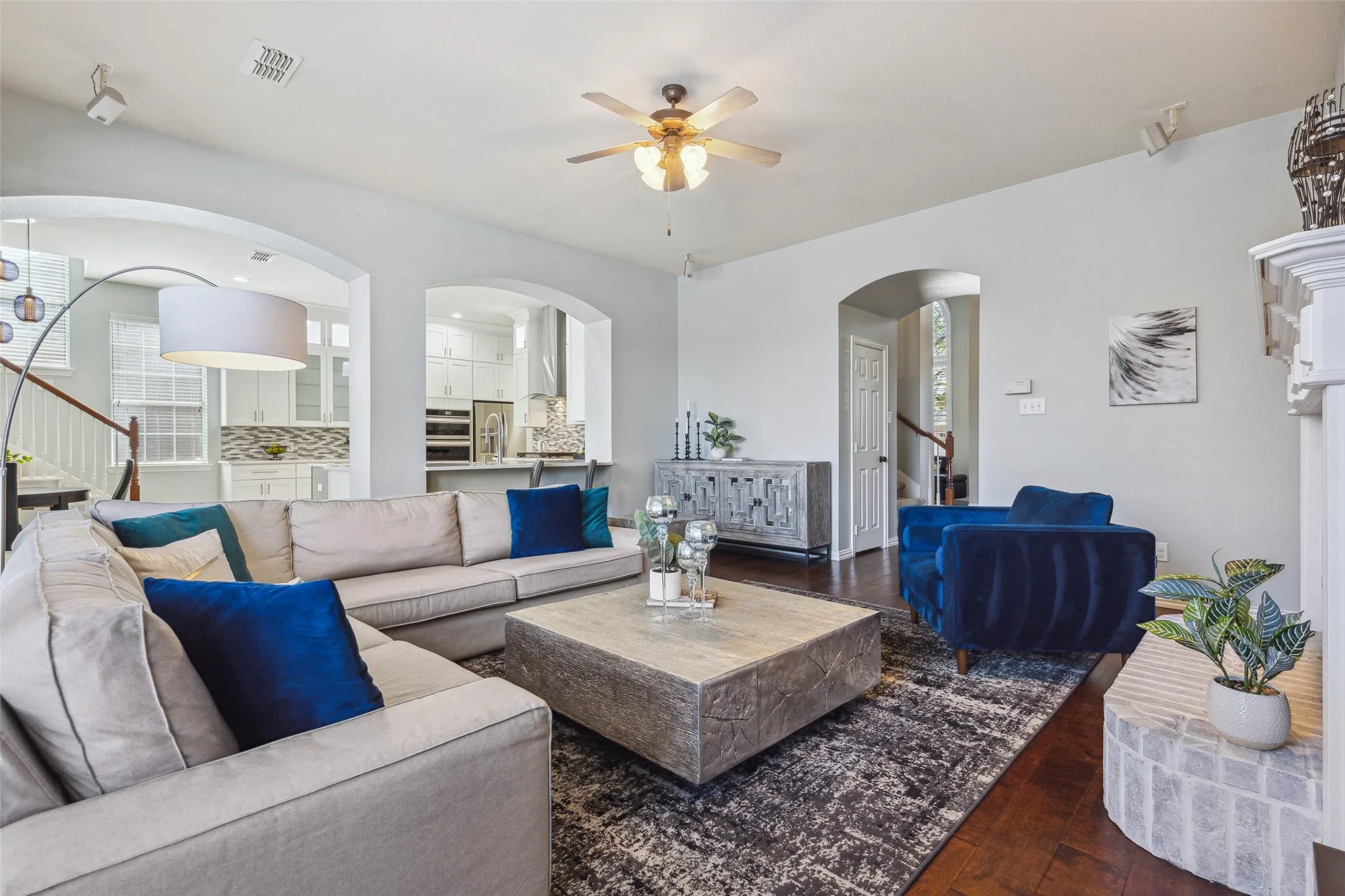 Single Family Residence For Sale in Denton County , 9740 Plains Circle, Frisco, Texas 75033, 4 Bedroom, 4 Bathroom, 2 Garage spaces, 3,674 Sqft, built in 2001, mls#21289429, Real Estate Agent in Frisco, Homes For Sale in Denton county, Homes For Sale in Frisco, Realtor in Frisco Texas, Real Estate Brokerage Independent Realty Texas, Luminita Cordes Realtor
