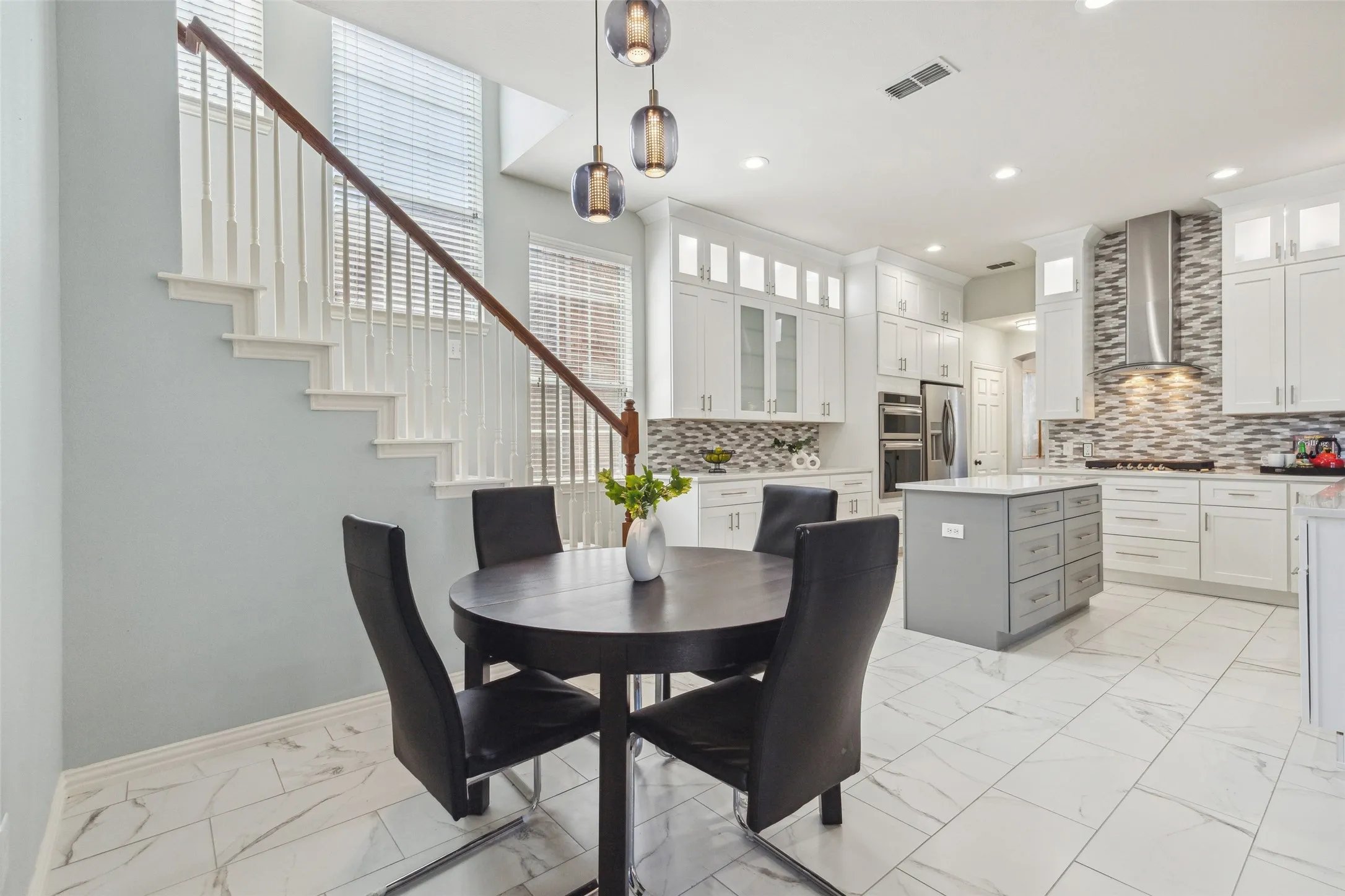 Single Family Residence For Sale in Denton County , 9740 Plains Circle, Frisco, Texas 75033, 4 Bedroom, 4 Bathroom, 2 Garage spaces, 3,674 Sqft, built in 2001, mls#21289429, Real Estate Agent in Frisco, Homes For Sale in Denton county, Homes For Sale in Frisco, Realtor in Frisco Texas, Real Estate Brokerage Independent Realty Texas, Luminita Cordes Realtor