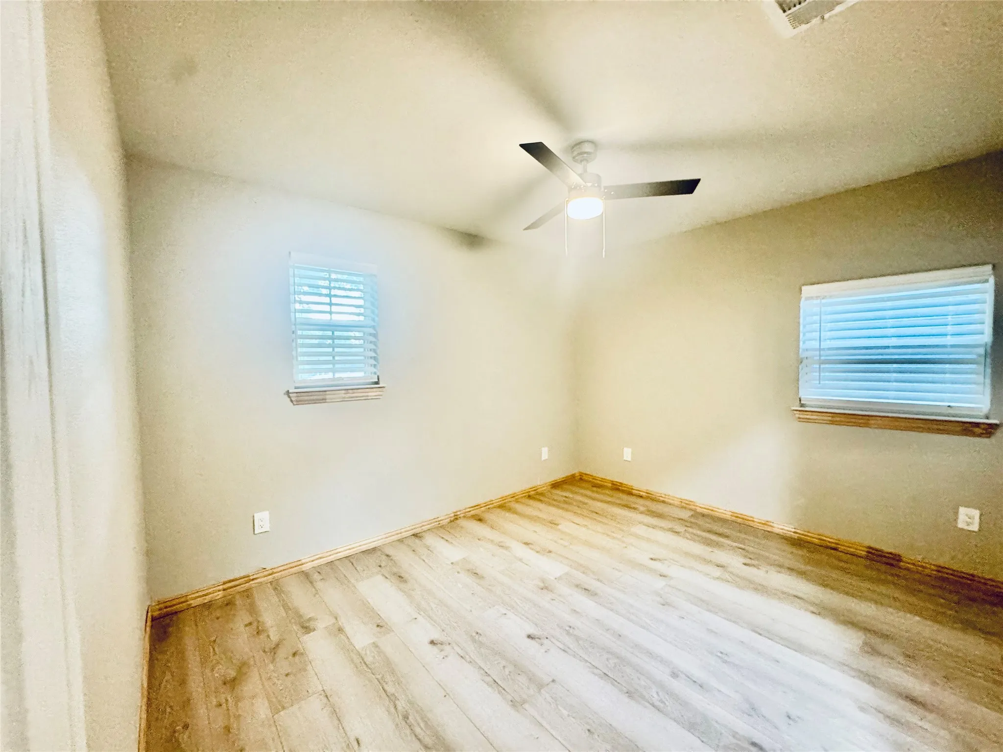 Single Family Residence For Sale in Dallas County , 203 Wake Drive, Richardson, Texas 75081, 6 Bedroom, 3 Bathroom, Garage spaces, 2,008 Sqft, built in 1962, mls#21262781, Real Estate Agent in Richardson, Homes For Sale in Dallas county, Homes For Sale in Richardson, Realtor in Richardson Texas, Real Estate Brokerage Independent Realty Texas, Luminita Cordes Realtor