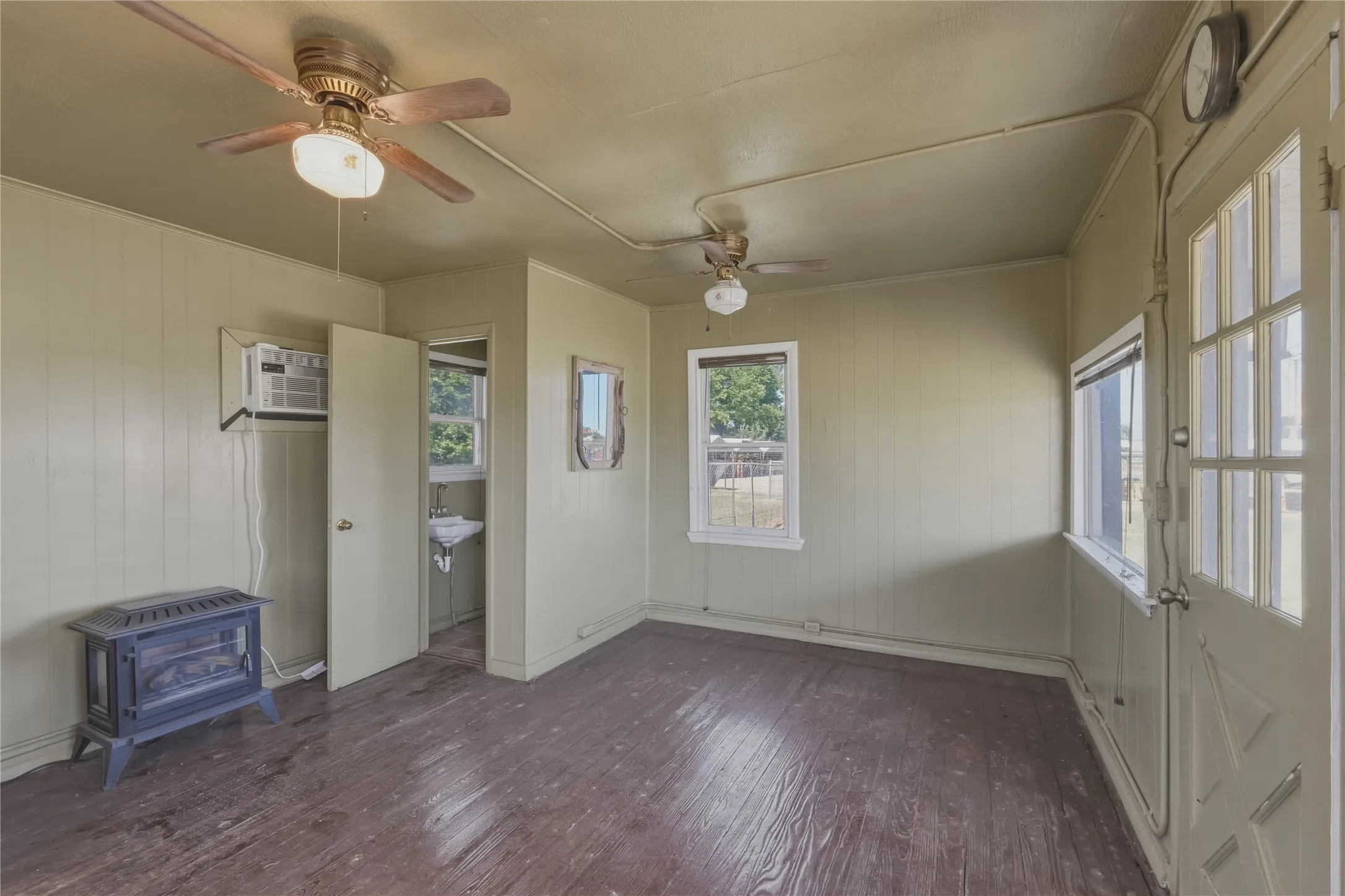 Industrial For Sale in Parker County , 2040 Fort Worth Highway, Weatherford, Texas 76086, 0, 0, Garage spaces, 0 Sqft, built in 1995, mls#21289143, Real Estate Agent in Weatherford, Homes For Sale in Parker county, Homes For Sale in Weatherford, Realtor in Weatherford Texas, Real Estate Brokerage Independent Realty Texas, Luminita Cordes Realtor