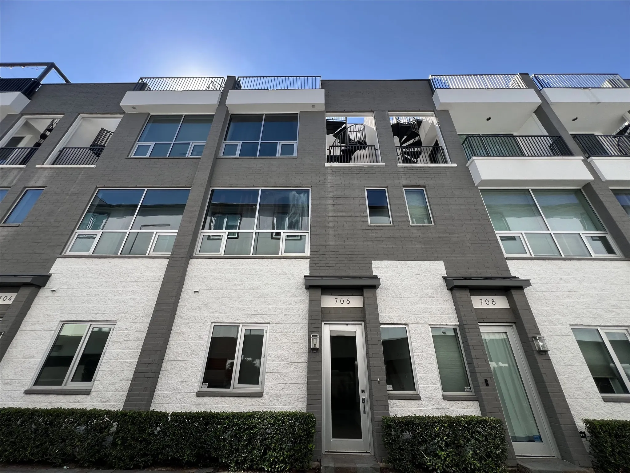 Townhouse For Rent in Dallas County , 706 Colten James Lane, Dallas, Texas 75204, 3 Bedrooms, 4 Bathrooms, 2 Garage spaces, 1,799 Sqft, built in 2005, Price $3,250, mls#21289847, Real Estate Agent in Dallas, Homes For Rent in Dallas county, Homes For Rent in Dallas, Realtor in Dallas Texas, Real Estate Brokerage Independent Realty Texas, Luminita Cordes Realtor