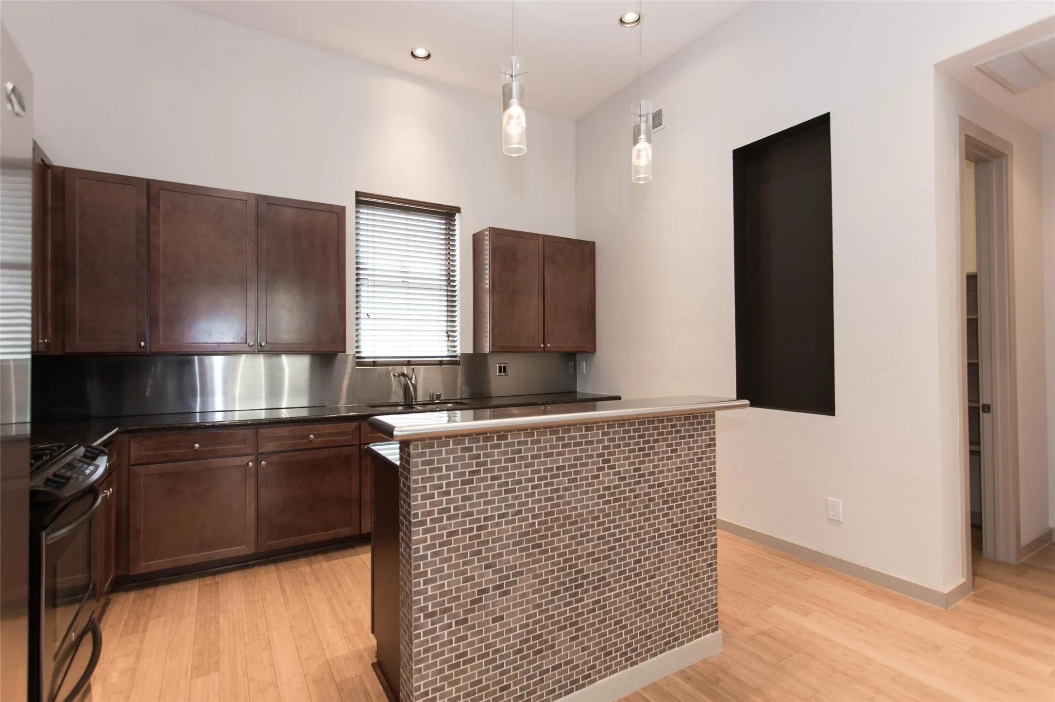 Townhouse For Rent in Dallas County , 706 Colten James Lane, Dallas, Texas 75204, 3 Bedrooms, 4 Bathrooms, 2 Garage spaces, 1,799 Sqft, built in 2005, Price $3,250, mls#21289847, Real Estate Agent in Dallas, Homes For Rent in Dallas county, Homes For Rent in Dallas, Realtor in Dallas Texas, Real Estate Brokerage Independent Realty Texas, Luminita Cordes Realtor