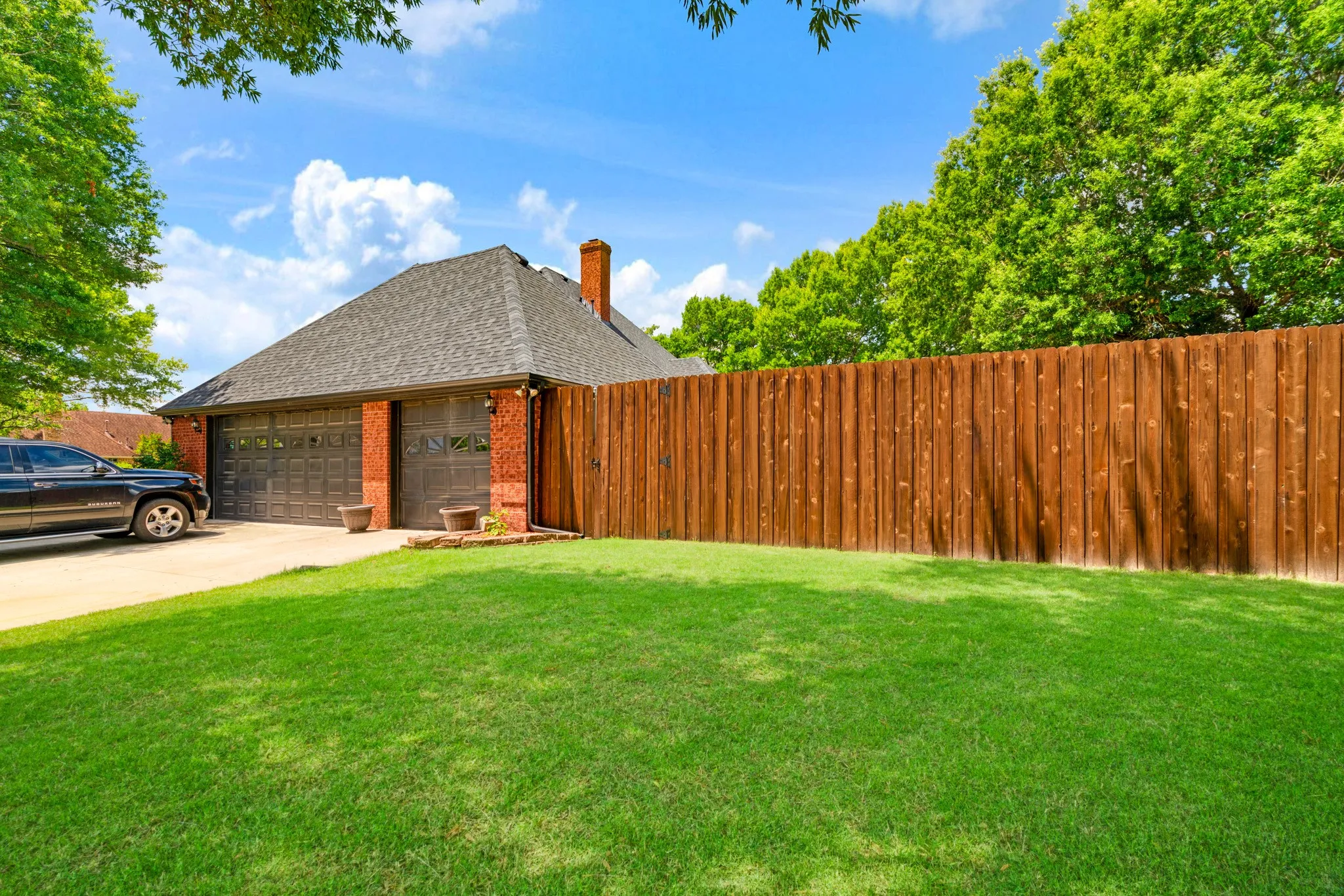 Single Family Residence For Sale in Lamar County , 3035 Oak Creek Drive, Paris, Texas 75462, 5 Bedroom, 4 Bathroom, 3 Garage spaces, 4,366 Sqft, built in 1995, mls#21288018, Real Estate Agent in Paris, Homes For Sale in Lamar county, Homes For Sale in Paris, Realtor in Paris Texas, Real Estate Brokerage Independent Realty Texas, Luminita Cordes Realtor