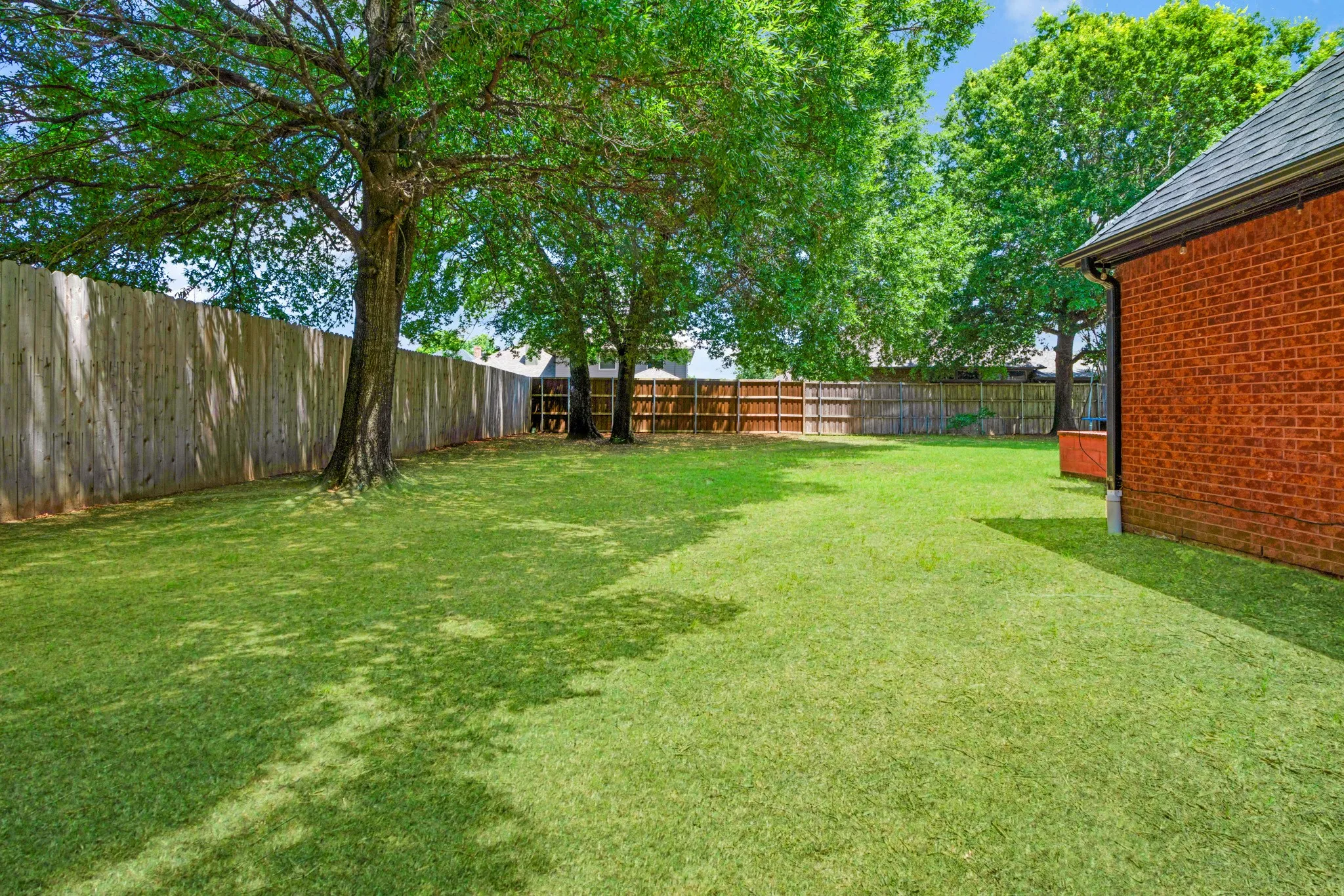 Single Family Residence For Sale in Lamar County , 3035 Oak Creek Drive, Paris, Texas 75462, 5 Bedroom, 4 Bathroom, 3 Garage spaces, 4,366 Sqft, built in 1995, mls#21288018, Real Estate Agent in Paris, Homes For Sale in Lamar county, Homes For Sale in Paris, Realtor in Paris Texas, Real Estate Brokerage Independent Realty Texas, Luminita Cordes Realtor