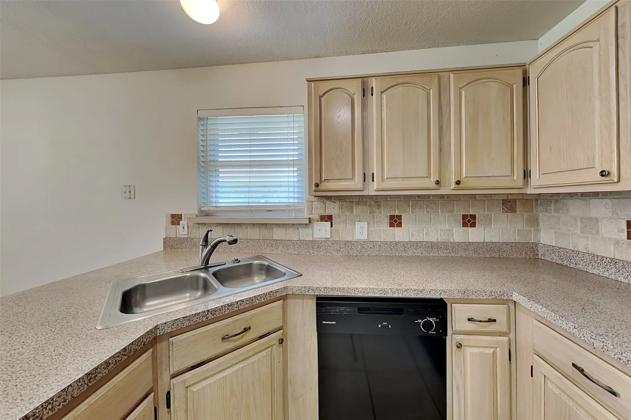Single Family Residence For Rent in Tarrant County , 260 Rancho Grande Trail, Keller, Texas 76248, 3 Bedroom, 2 Bathroom, 2 Garage spaces, 1,566 Sqft, built in 1988, mls#21289856, Real Estate Agent in Keller, Homes For Rent in Tarrant county, Homes For Rent in Keller, Realtor in Keller Texas, Real Estate Brokerage Independent Realty Texas, Luminita Cordes Realtor