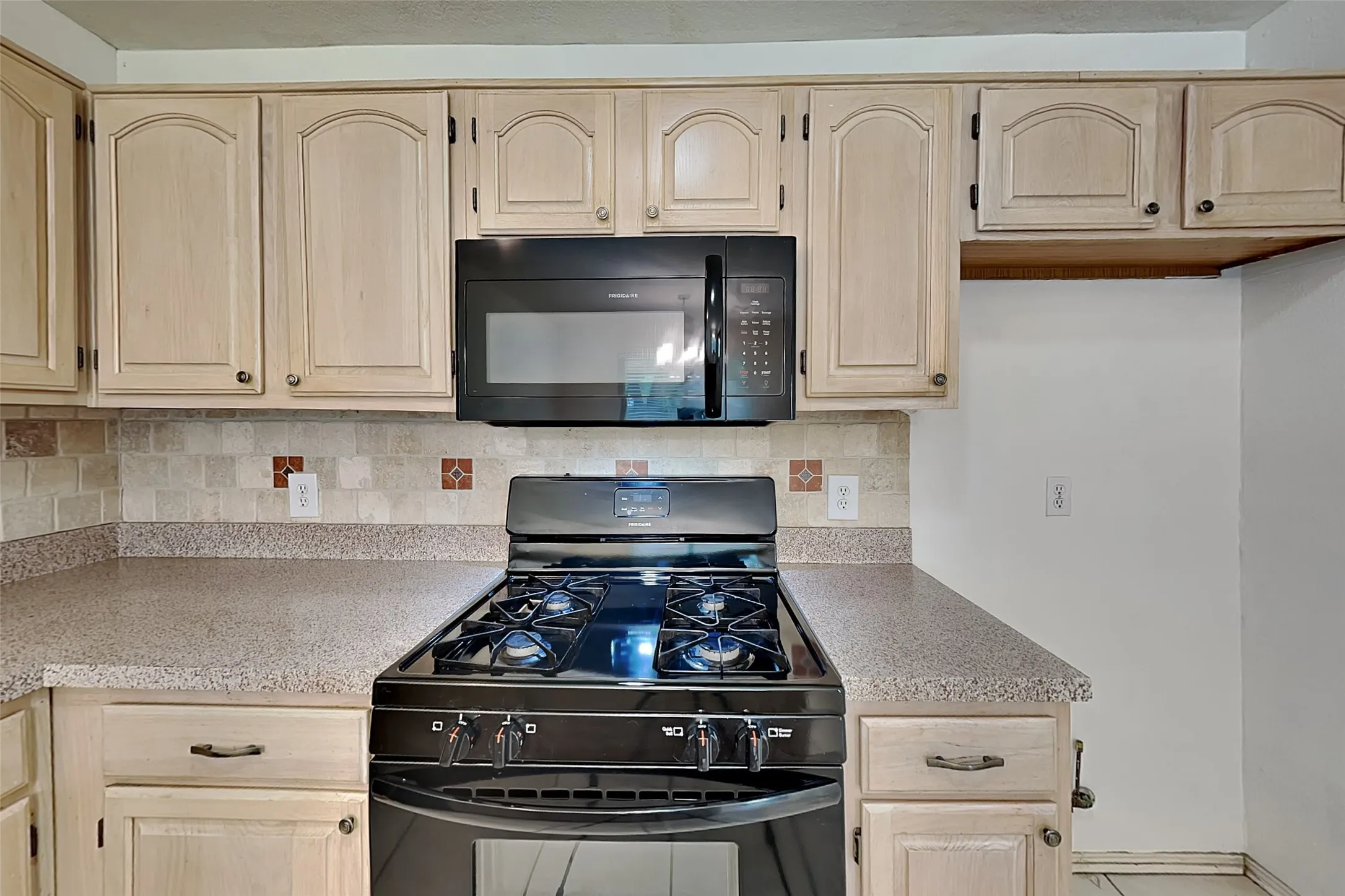 Single Family Residence For Rent in Tarrant County , 260 Rancho Grande Trail, Keller, Texas 76248, 3 Bedroom, 2 Bathroom, 2 Garage spaces, 1,566 Sqft, built in 1988, mls#21289856, Real Estate Agent in Keller, Homes For Rent in Tarrant county, Homes For Rent in Keller, Realtor in Keller Texas, Real Estate Brokerage Independent Realty Texas, Luminita Cordes Realtor