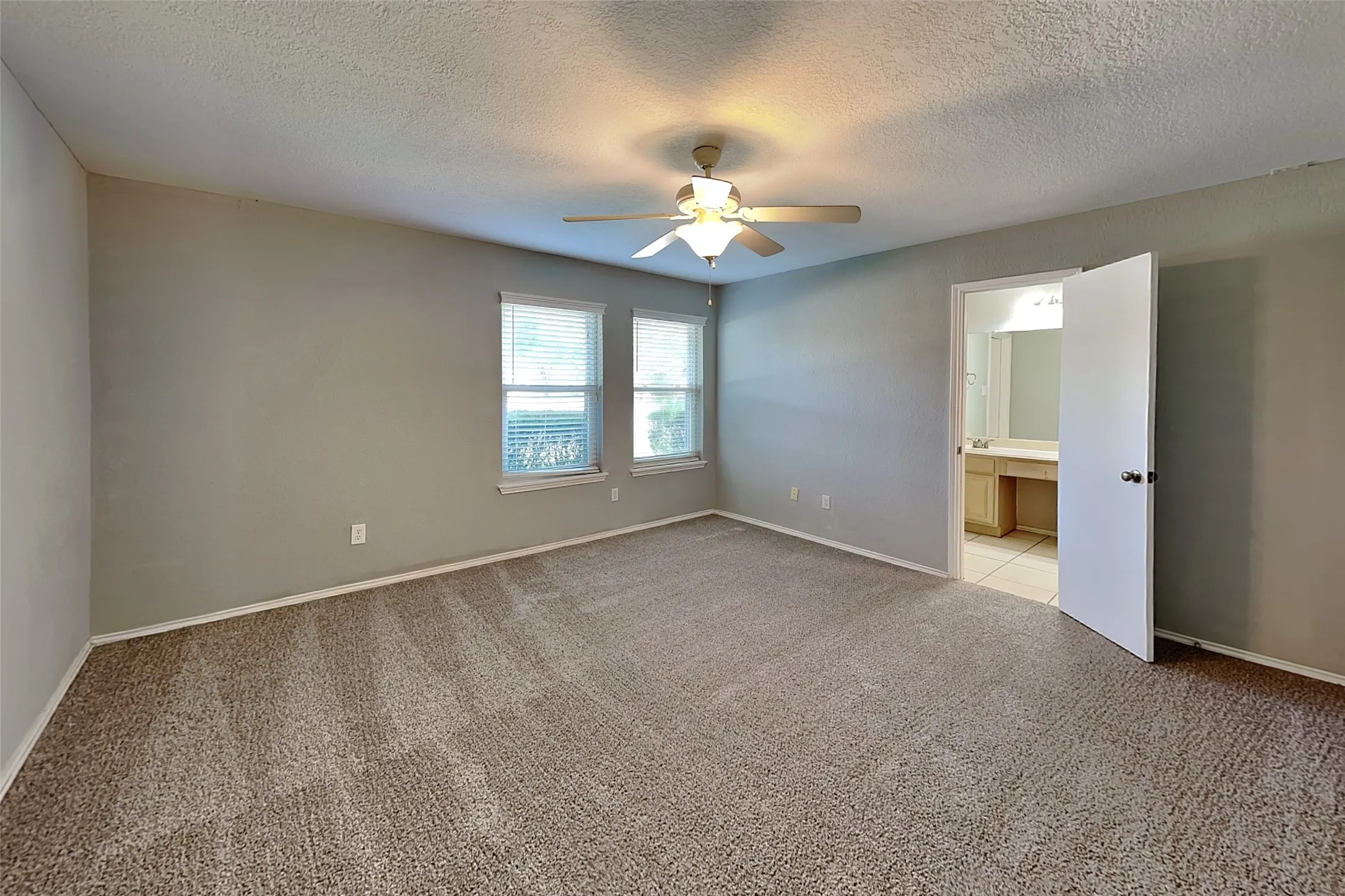 Single Family Residence For Rent in Tarrant County , 260 Rancho Grande Trail, Keller, Texas 76248, 3 Bedroom, 2 Bathroom, 2 Garage spaces, 1,566 Sqft, built in 1988, mls#21289856, Real Estate Agent in Keller, Homes For Rent in Tarrant county, Homes For Rent in Keller, Realtor in Keller Texas, Real Estate Brokerage Independent Realty Texas, Luminita Cordes Realtor