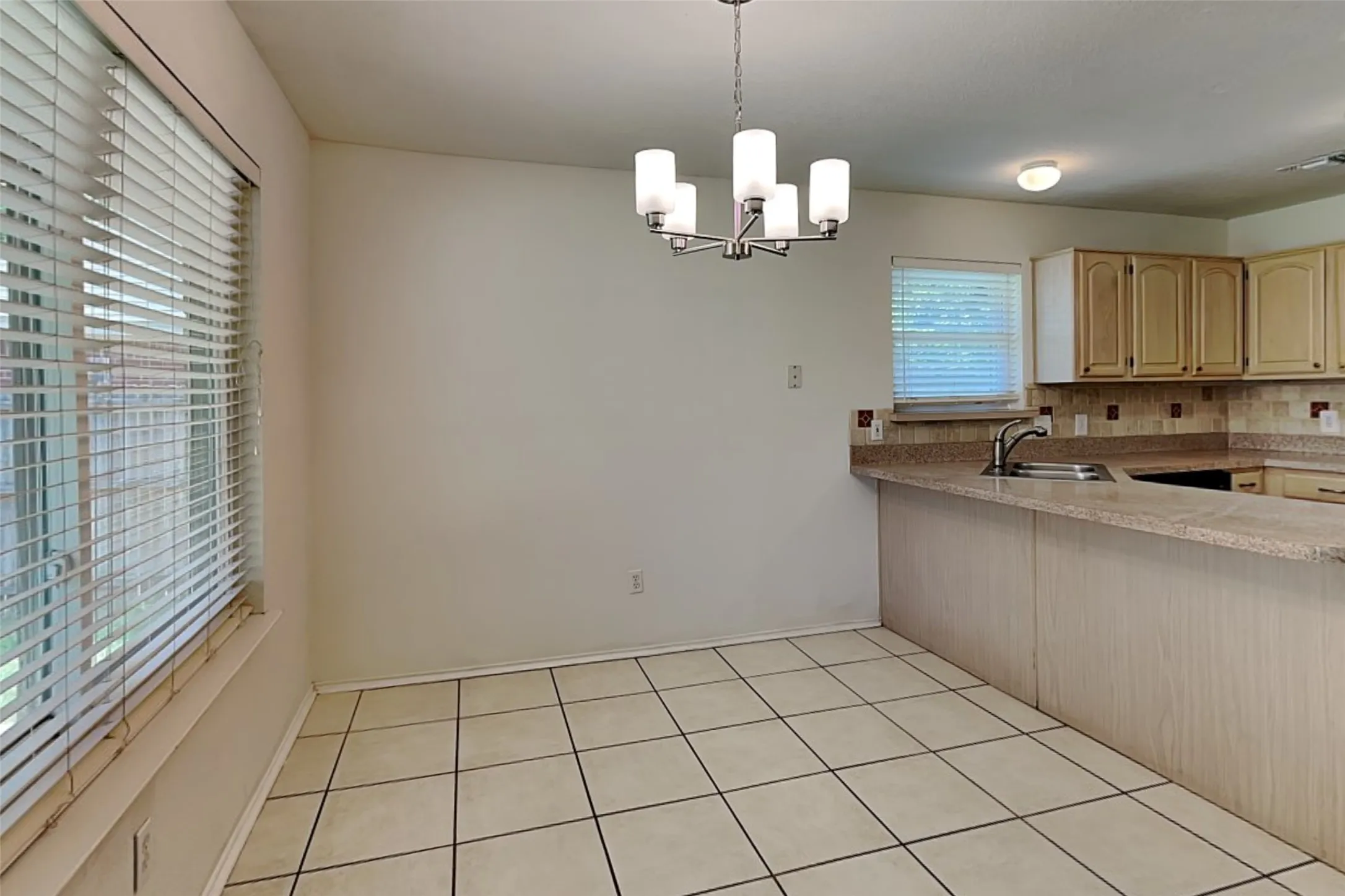 Single Family Residence For Rent in Tarrant County , 260 Rancho Grande Trail, Keller, Texas 76248, 3 Bedroom, 2 Bathroom, 2 Garage spaces, 1,566 Sqft, built in 1988, mls#21289856, Real Estate Agent in Keller, Homes For Rent in Tarrant county, Homes For Rent in Keller, Realtor in Keller Texas, Real Estate Brokerage Independent Realty Texas, Luminita Cordes Realtor