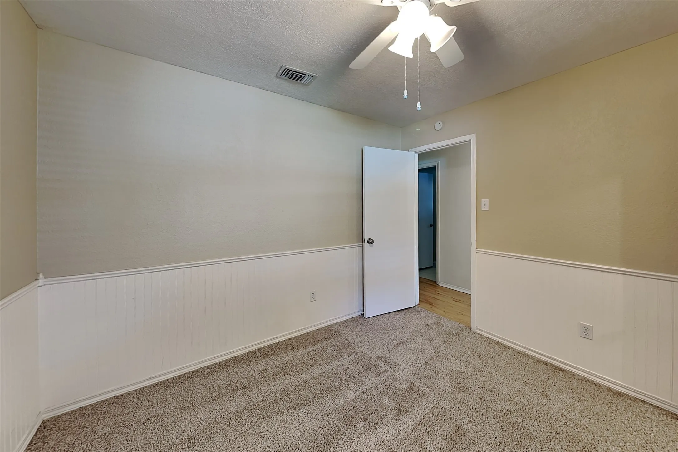 Single Family Residence For Rent in Tarrant County , 260 Rancho Grande Trail, Keller, Texas 76248, 3 Bedroom, 2 Bathroom, 2 Garage spaces, 1,566 Sqft, built in 1988, mls#21289856, Real Estate Agent in Keller, Homes For Rent in Tarrant county, Homes For Rent in Keller, Realtor in Keller Texas, Real Estate Brokerage Independent Realty Texas, Luminita Cordes Realtor