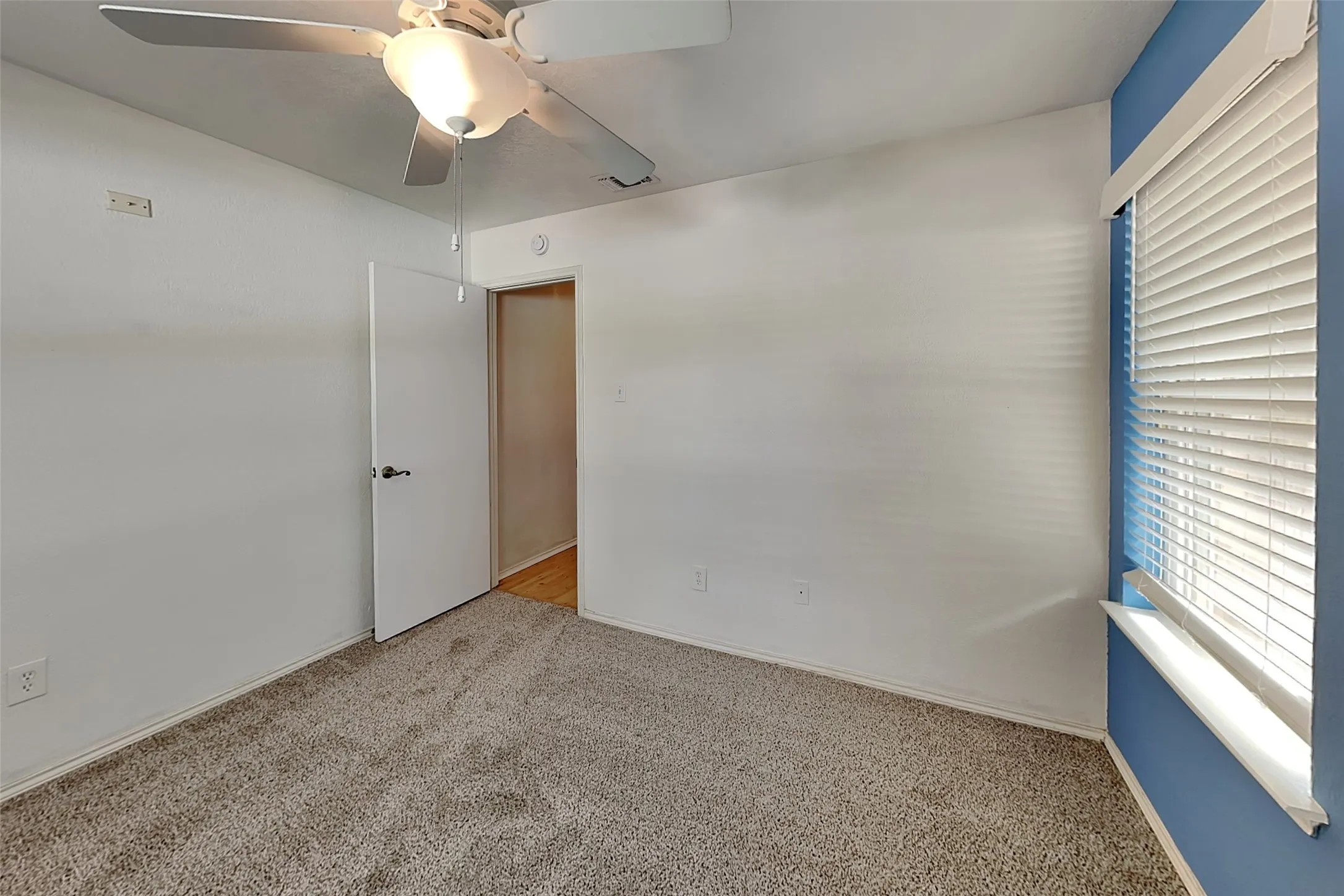 Single Family Residence For Rent in Tarrant County , 260 Rancho Grande Trail, Keller, Texas 76248, 3 Bedroom, 2 Bathroom, 2 Garage spaces, 1,566 Sqft, built in 1988, mls#21289856, Real Estate Agent in Keller, Homes For Rent in Tarrant county, Homes For Rent in Keller, Realtor in Keller Texas, Real Estate Brokerage Independent Realty Texas, Luminita Cordes Realtor