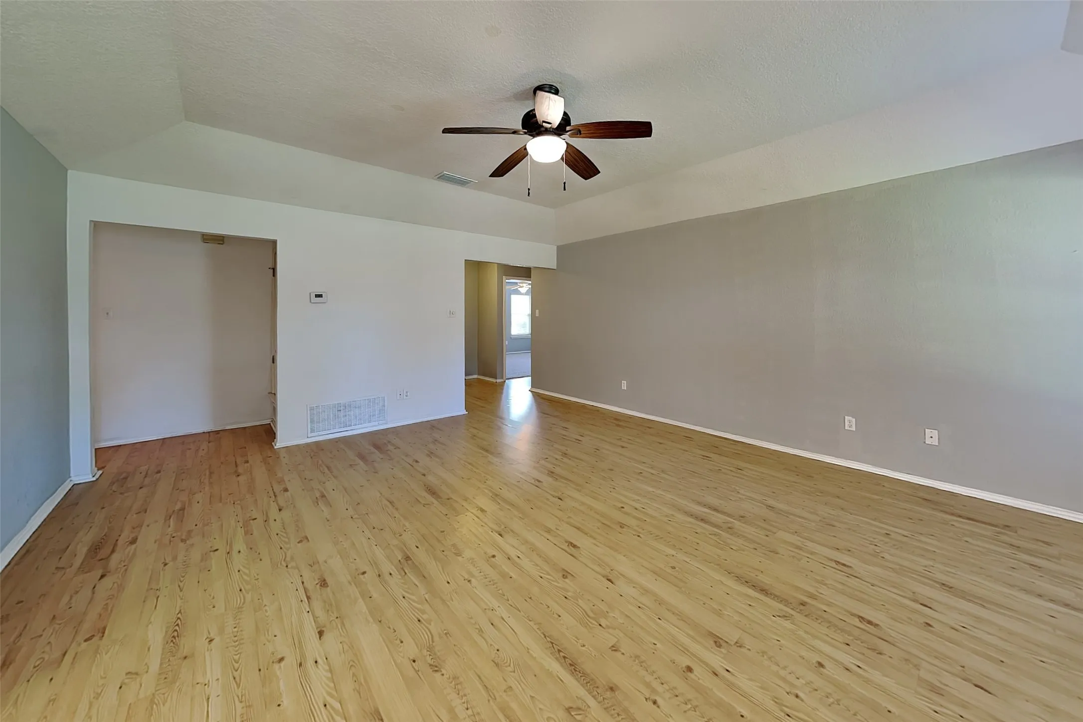 Single Family Residence For Rent in Tarrant County , 260 Rancho Grande Trail, Keller, Texas 76248, 3 Bedroom, 2 Bathroom, 2 Garage spaces, 1,566 Sqft, built in 1988, mls#21289856, Real Estate Agent in Keller, Homes For Rent in Tarrant county, Homes For Rent in Keller, Realtor in Keller Texas, Real Estate Brokerage Independent Realty Texas, Luminita Cordes Realtor