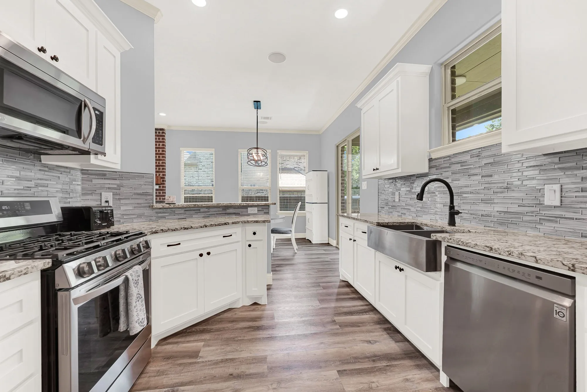 Single Family Residence For Sale in Grayson County , 675 Wayne Avenue, Van Alstyne, Texas 75495, 4 Bedroom, 4 Bathroom, 2 Garage spaces, 2,450 Sqft, built in 2021, mls#21278860, Real Estate Agent in Van Alstyne, Homes For Sale in Grayson county, Homes For Sale in Van Alstyne, Realtor in Van Alstyne Texas, Real Estate Brokerage Independent Realty Texas, Luminita Cordes Realtor